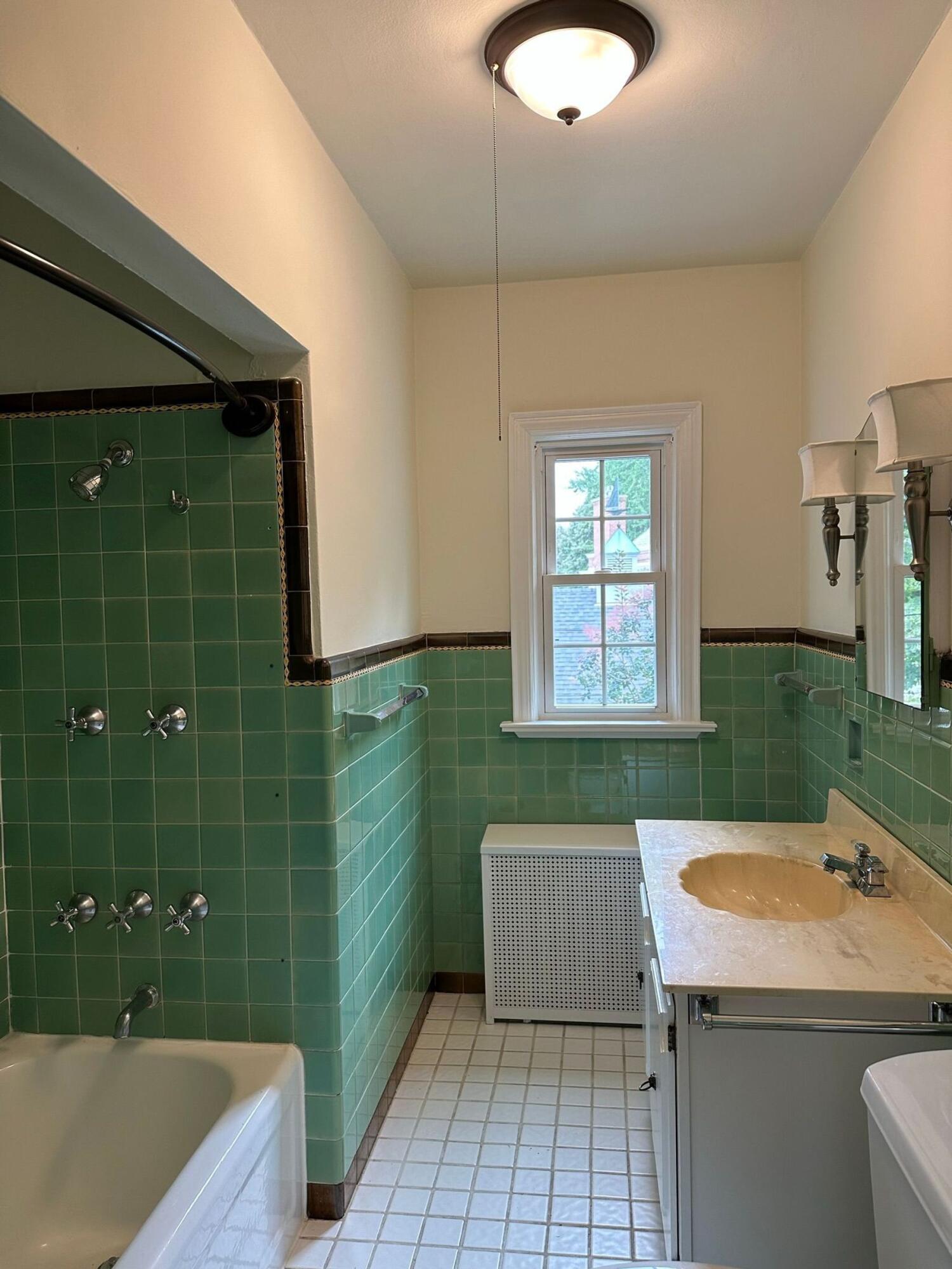 2227 E Woodstock Pl
