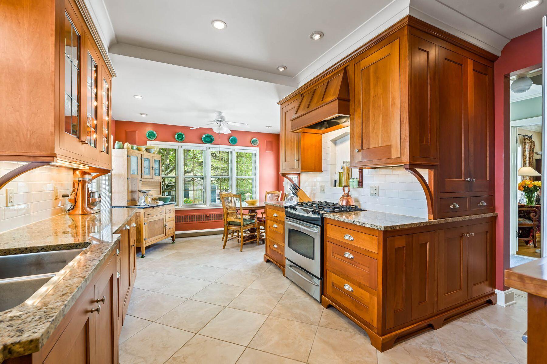 3164 N 51st Blvd