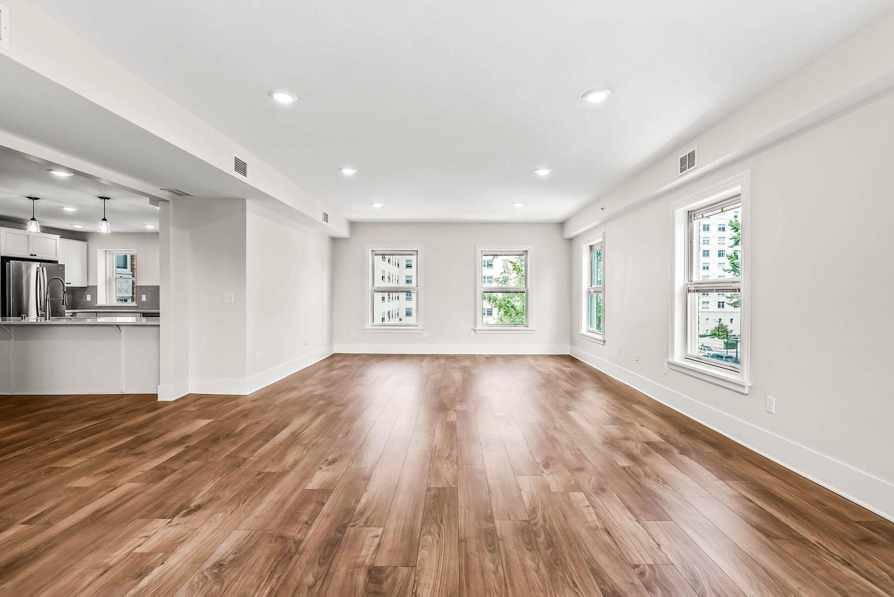 1042 E Juneau Ave 3