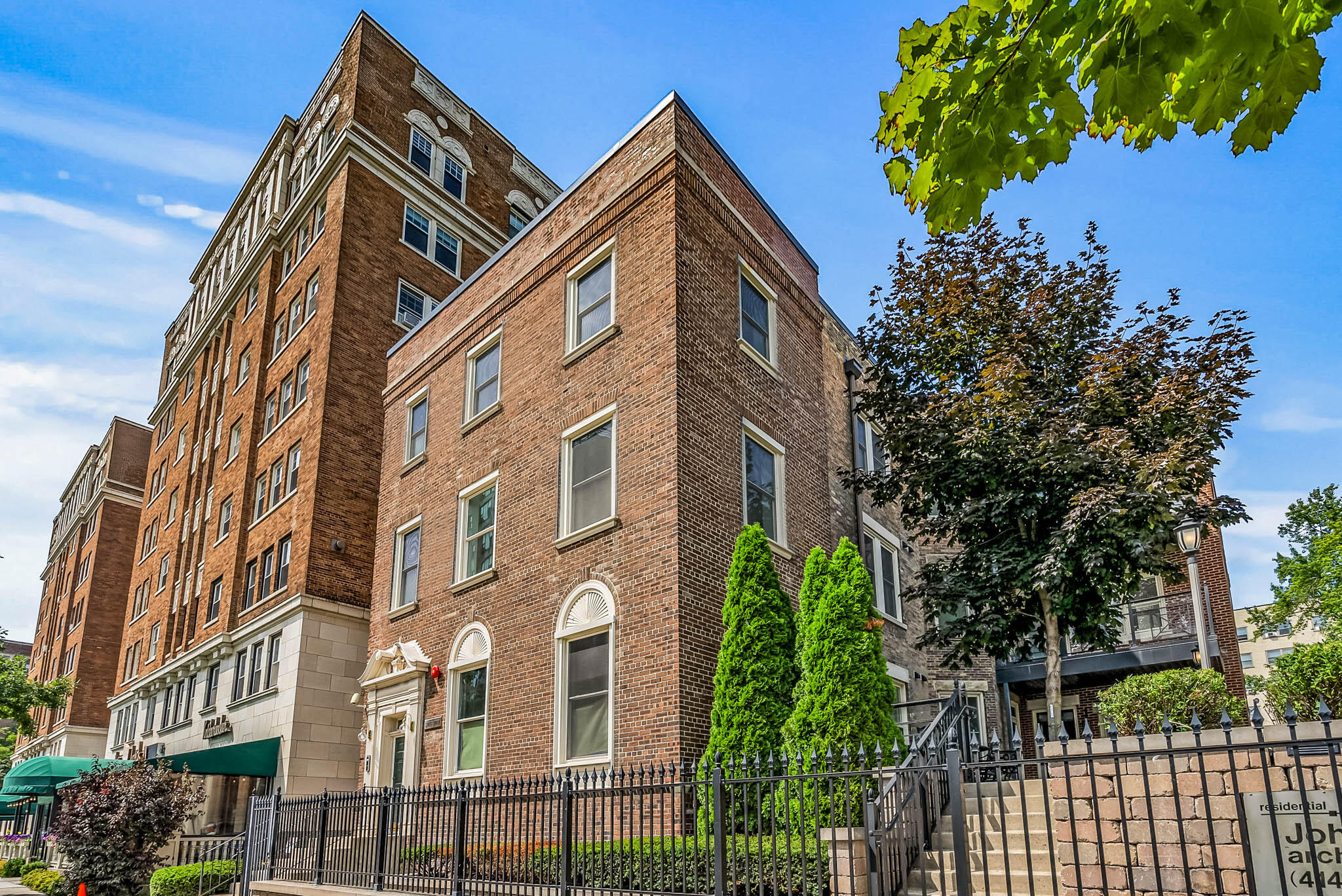 1042 E Juneau Ave 1