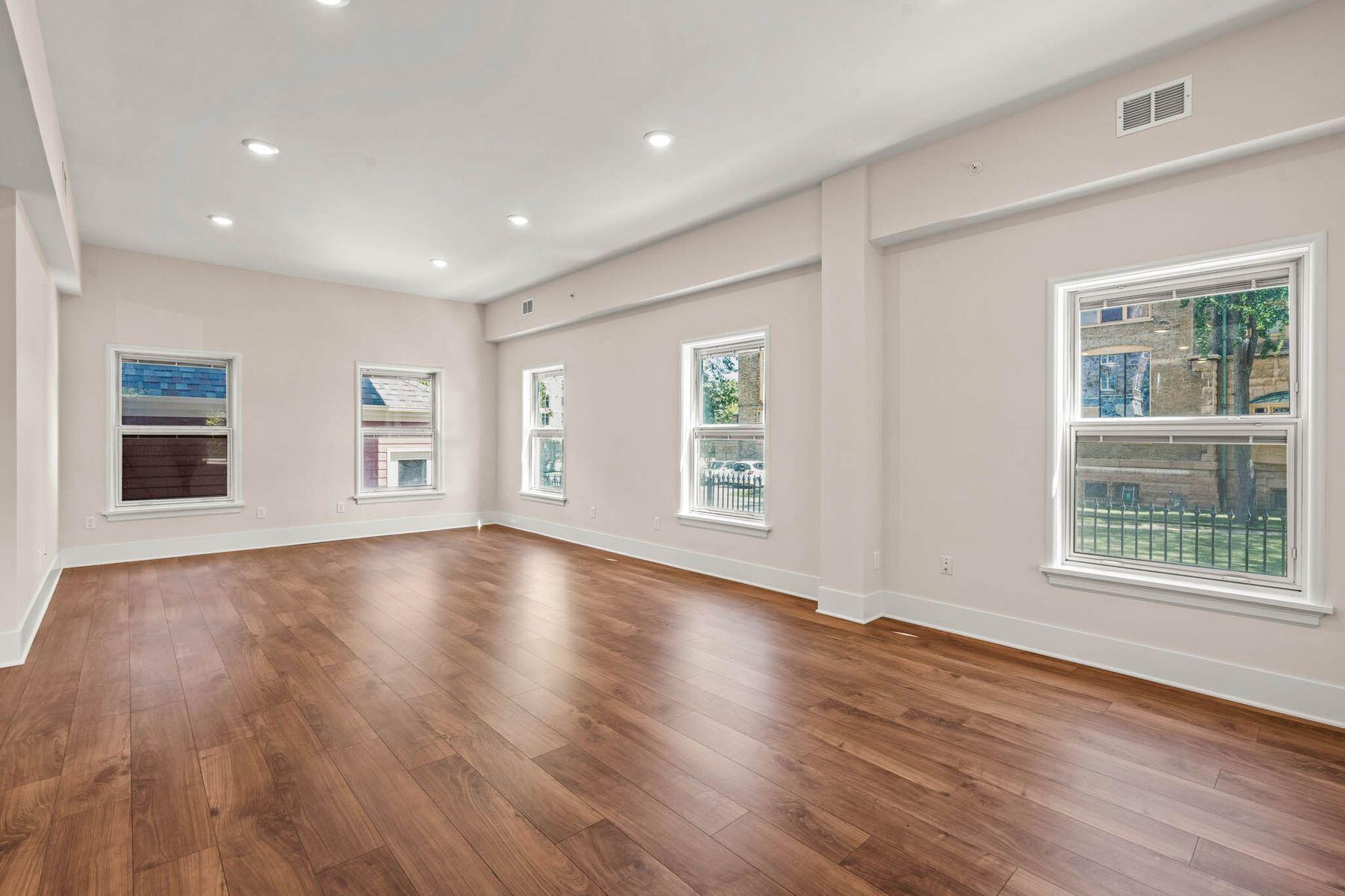 1042 E Juneau Ave 1