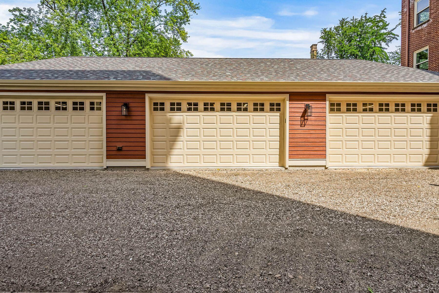 1042 E Juneau Ave 1