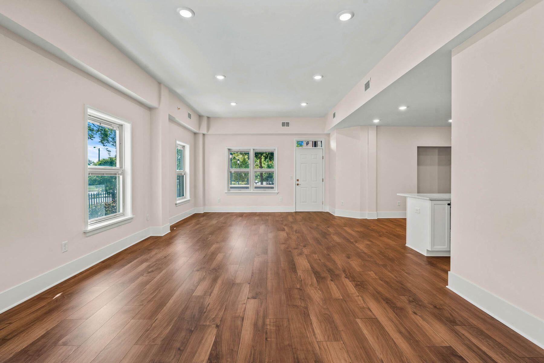 1042 E Juneau Ave 1