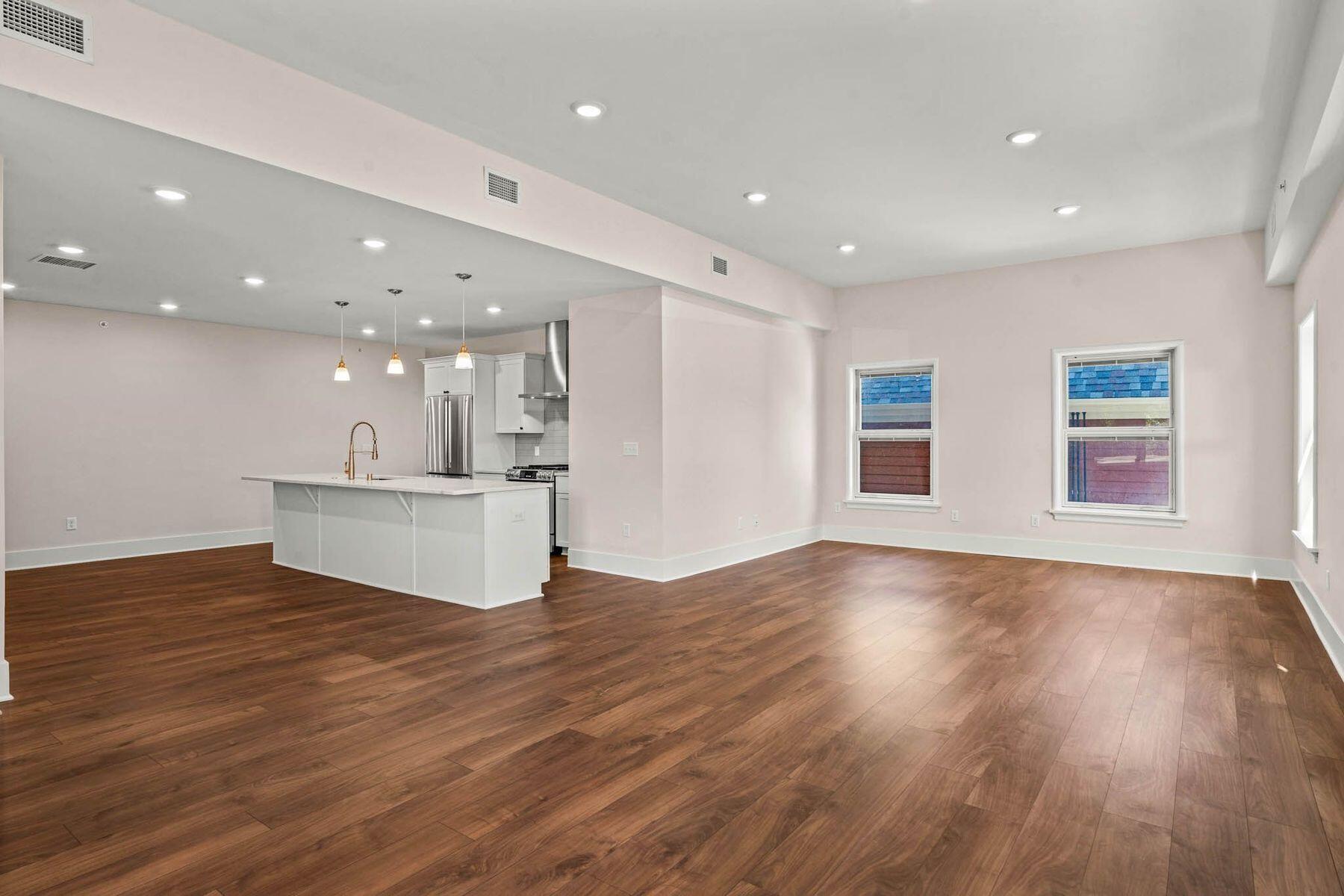 1042 E Juneau Ave 1