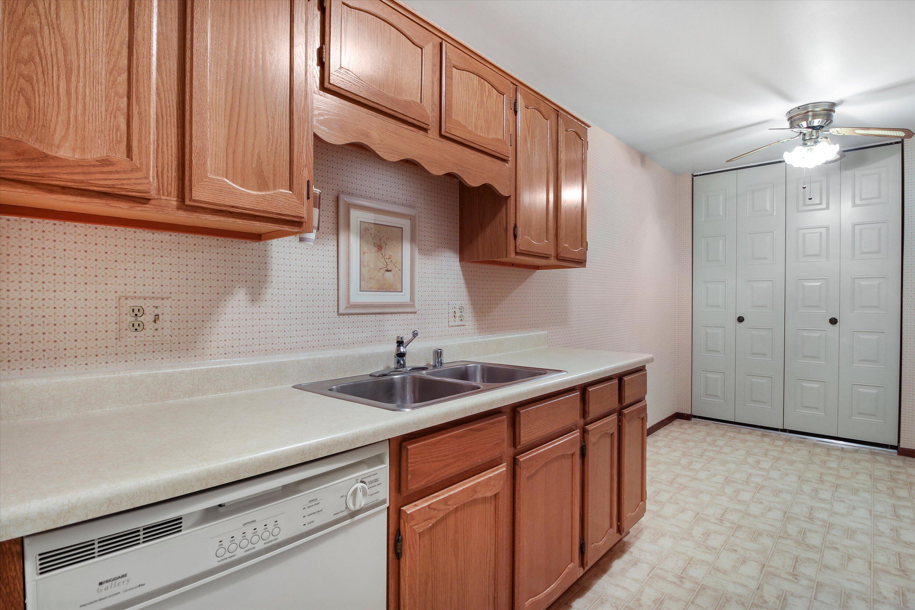 6167 W Howard Ave 13