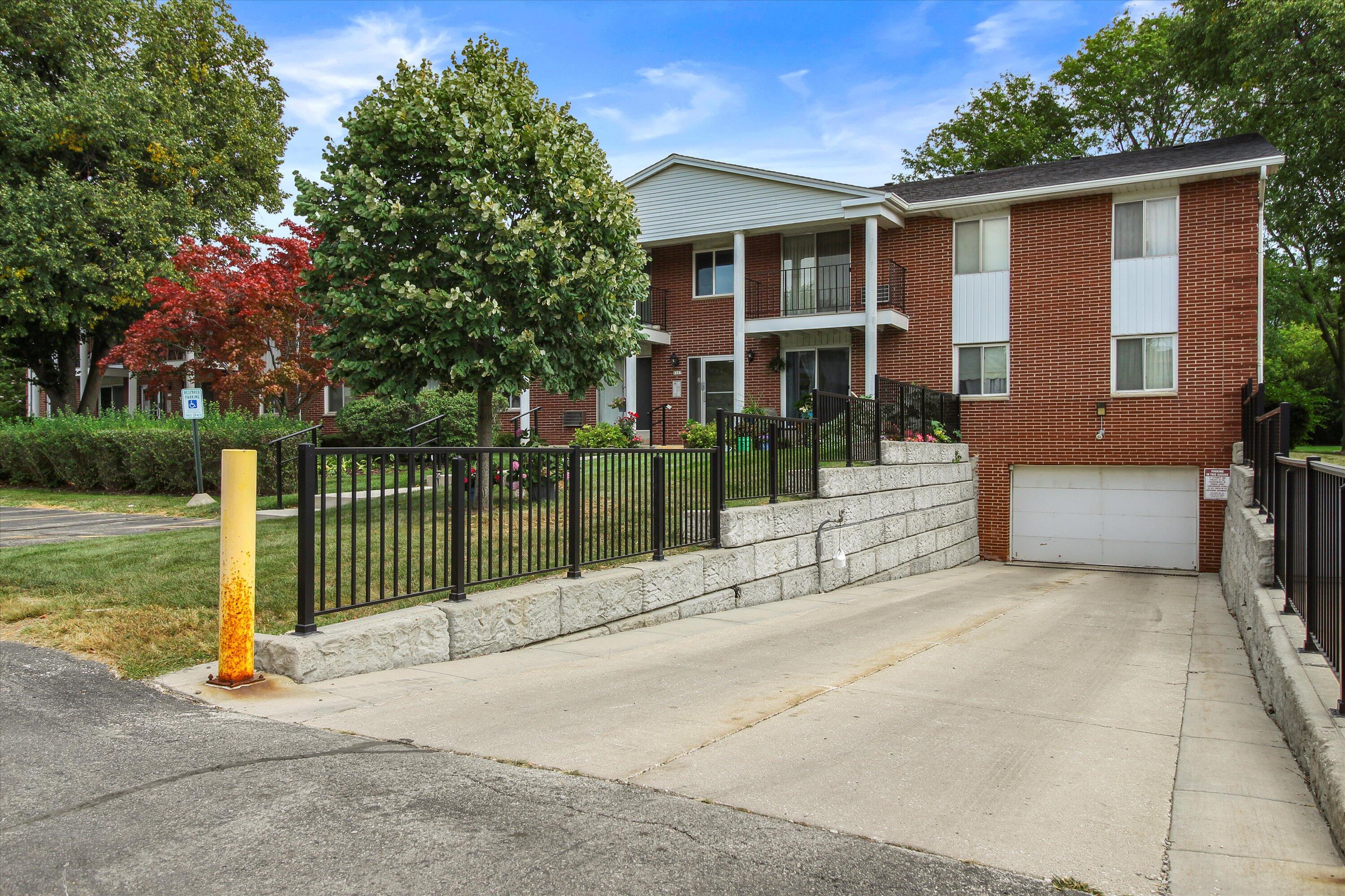 6167 W Howard Ave 13