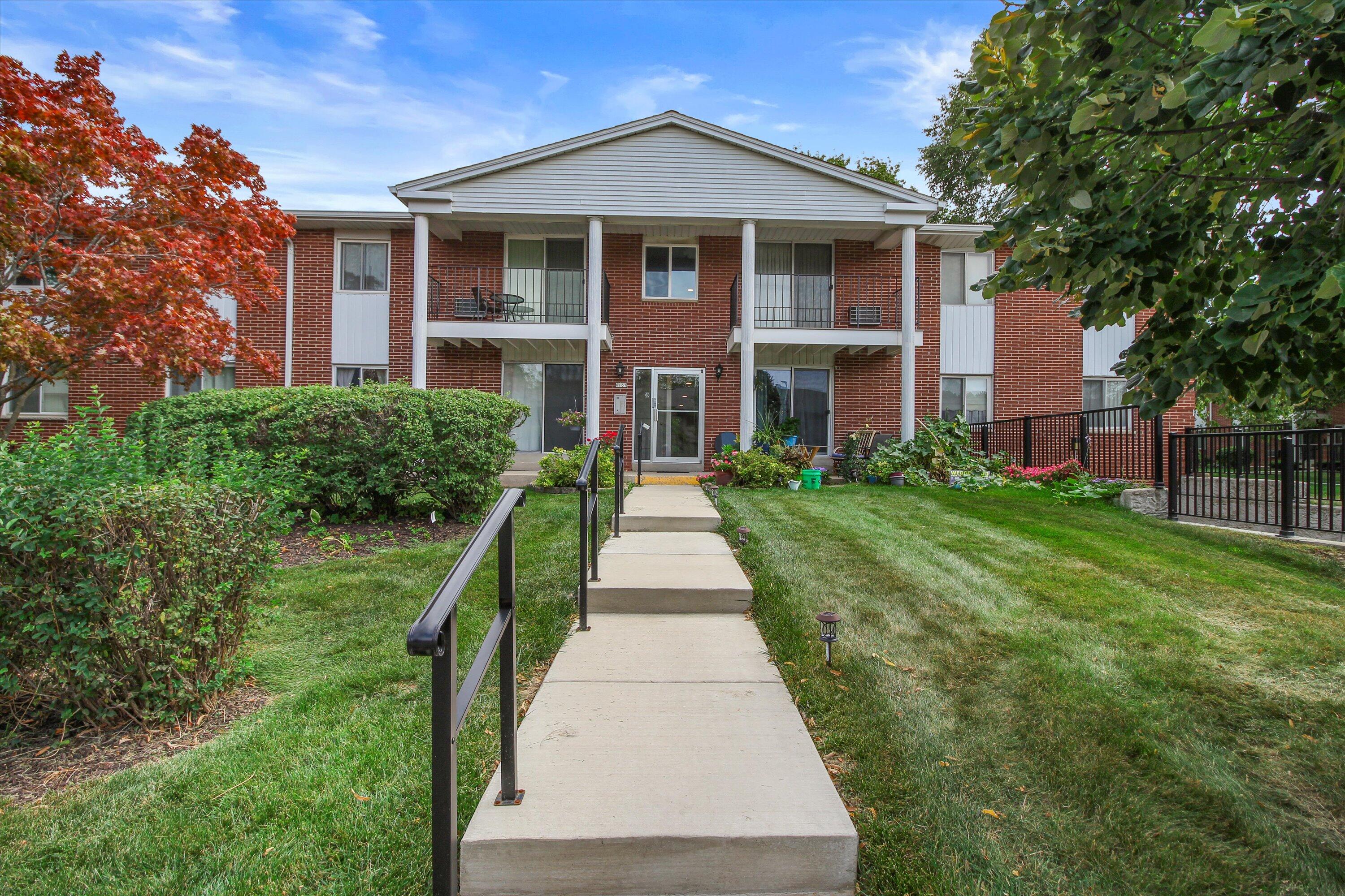 6167 W Howard Ave 13