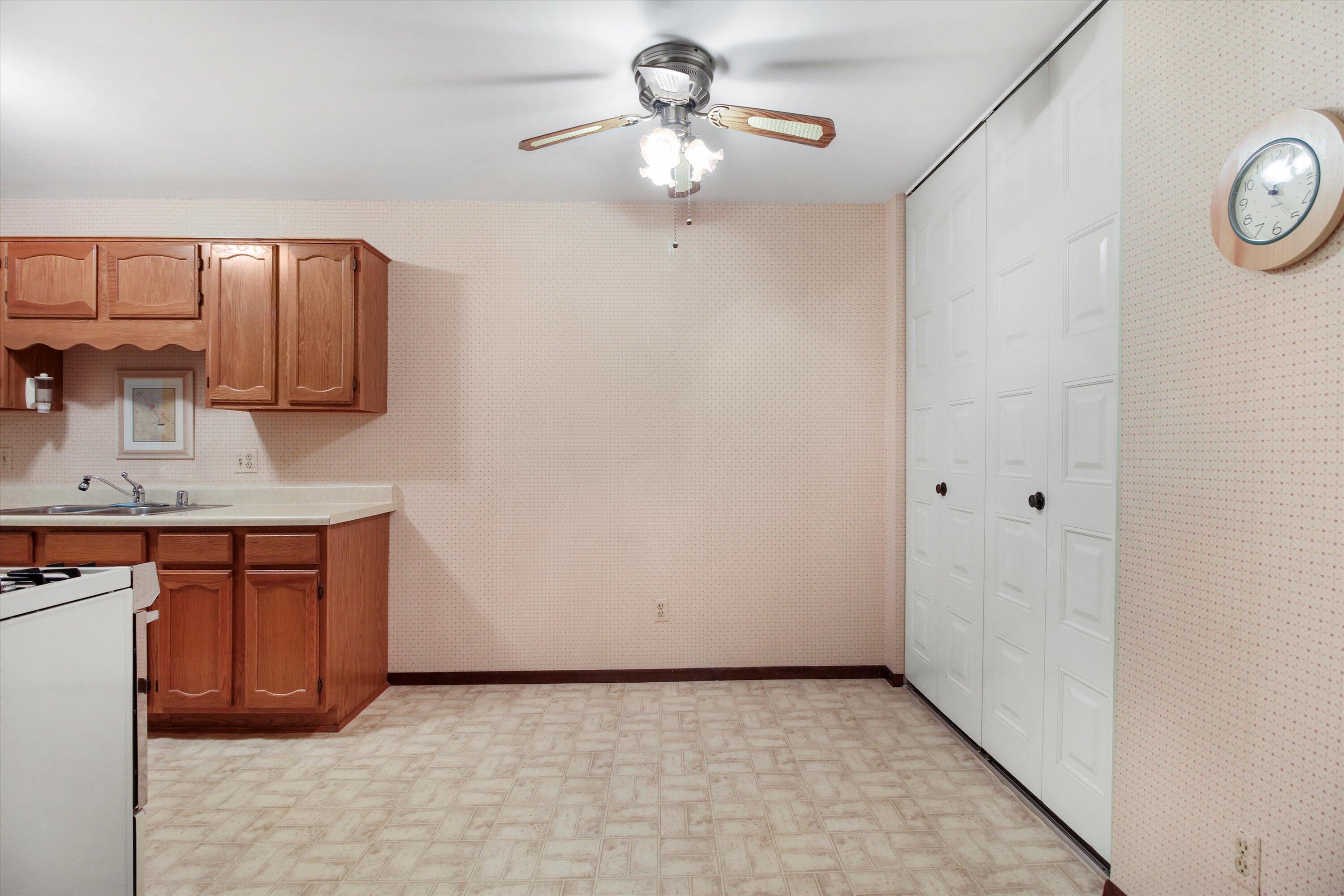 6167 W Howard Ave 13