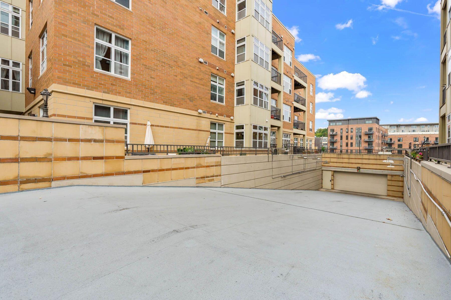 1925 N Water St 403