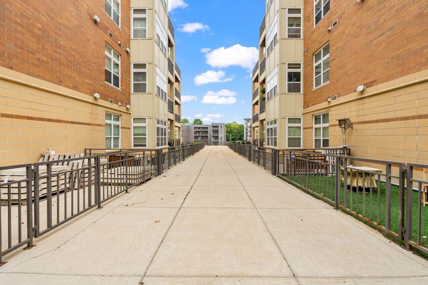 1925 N Water St 403