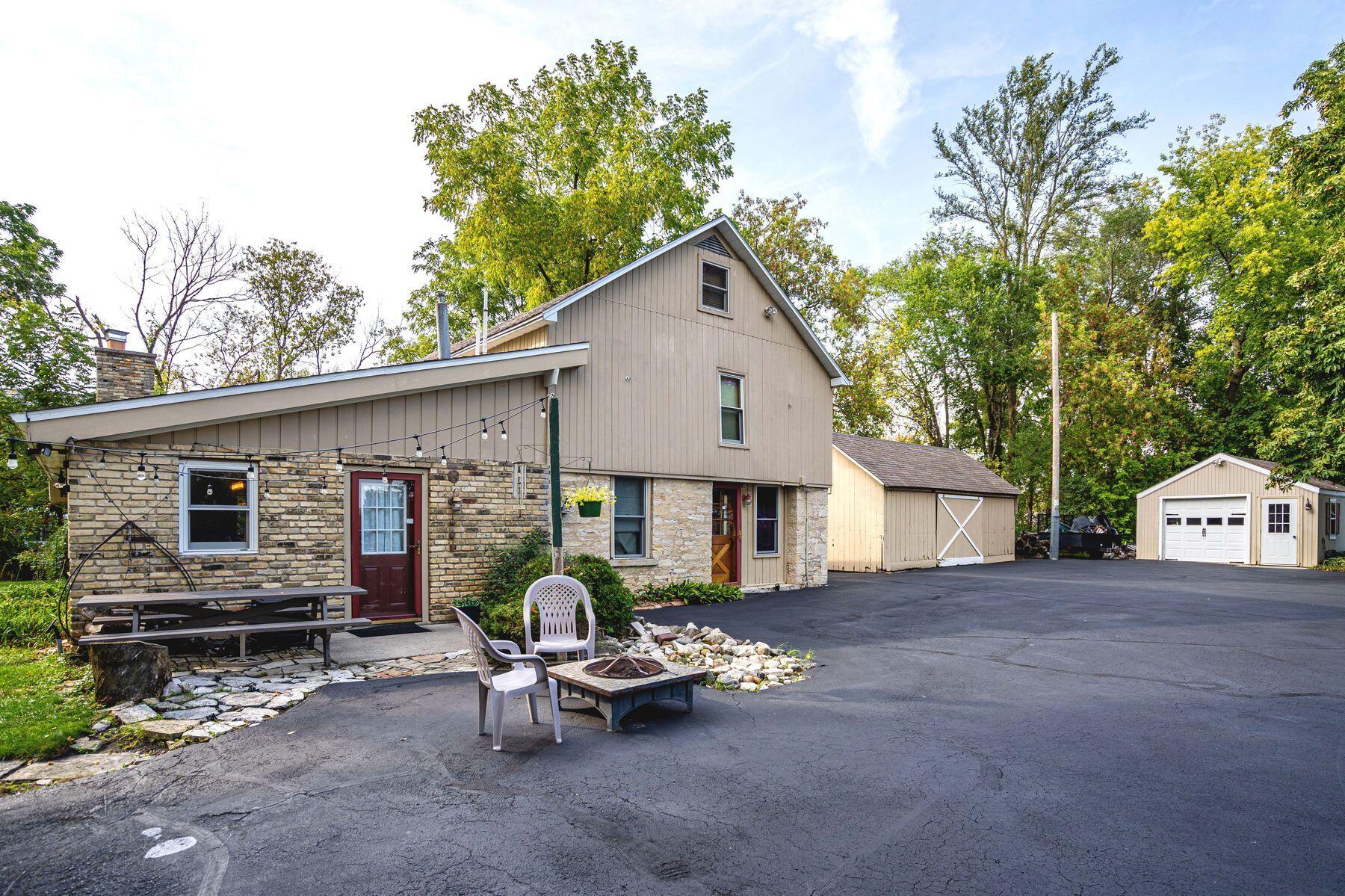 2805 N Barker Rd