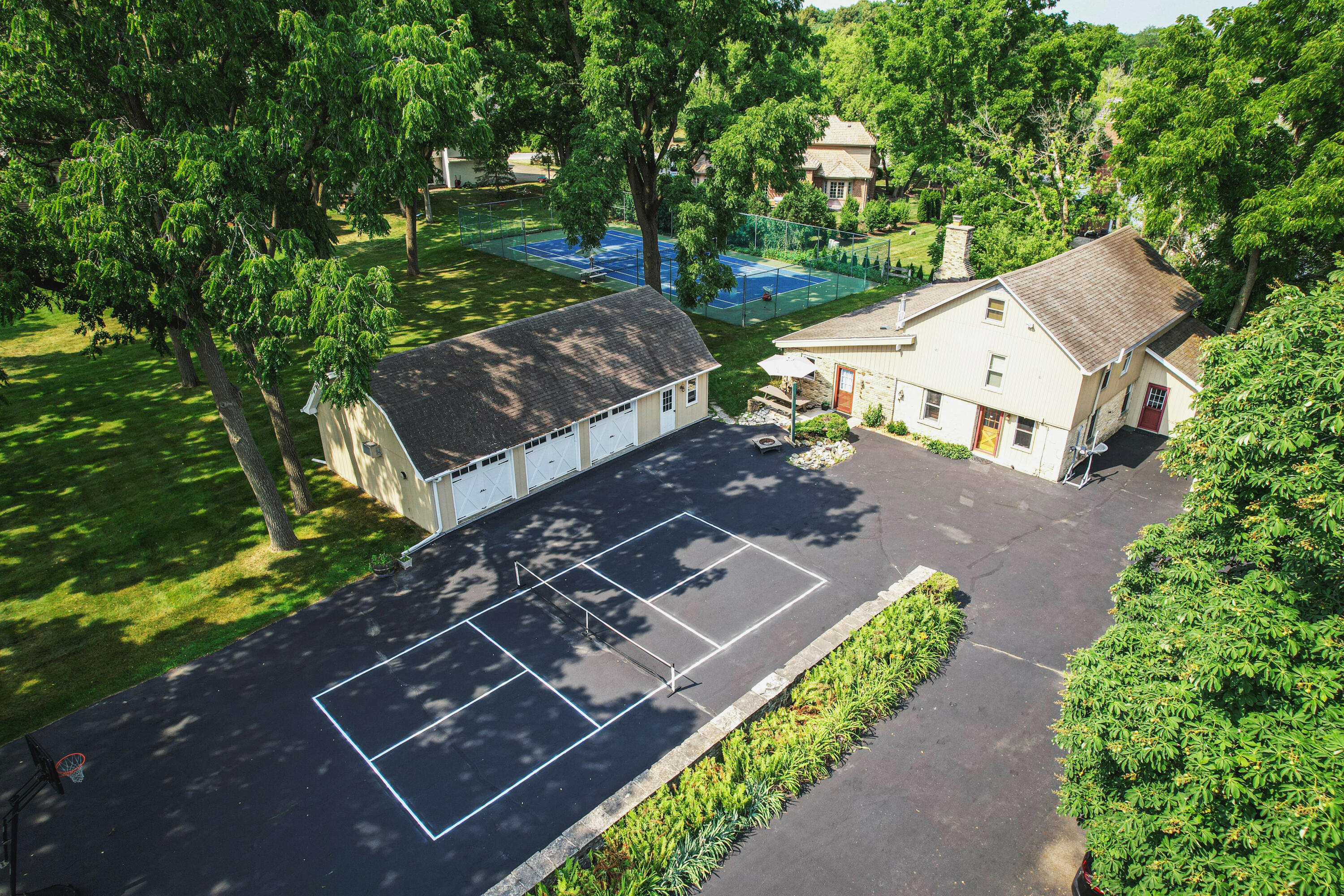 2805 N Barker Rd