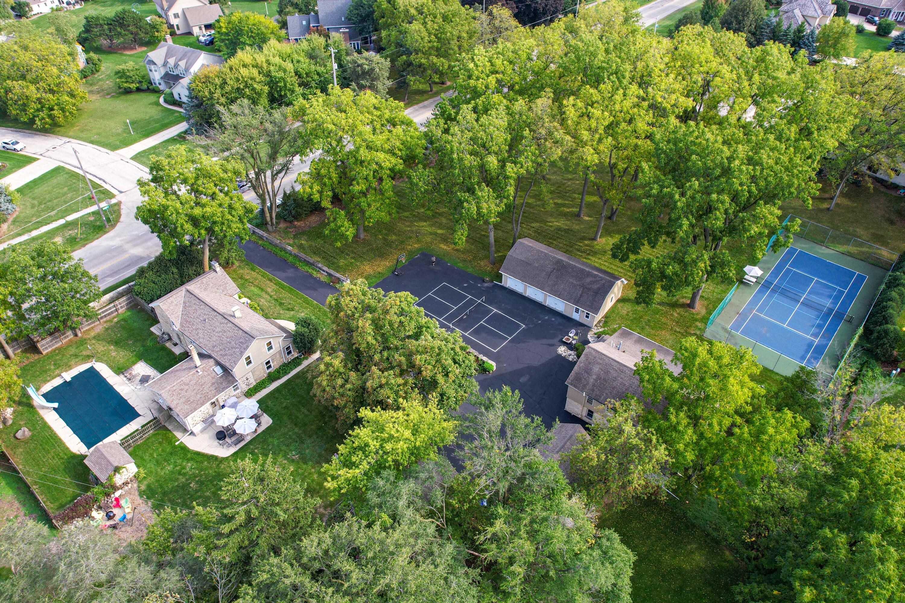 2805 N Barker Rd