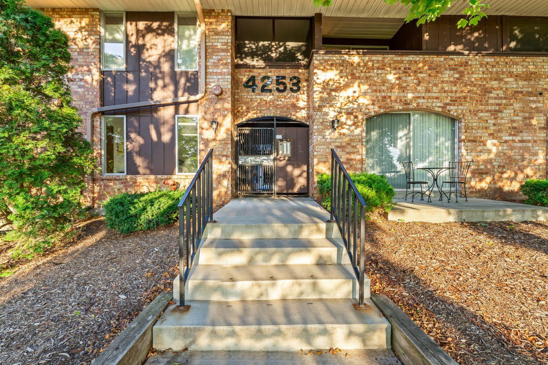 4253 W Rivers Edge Cir 10