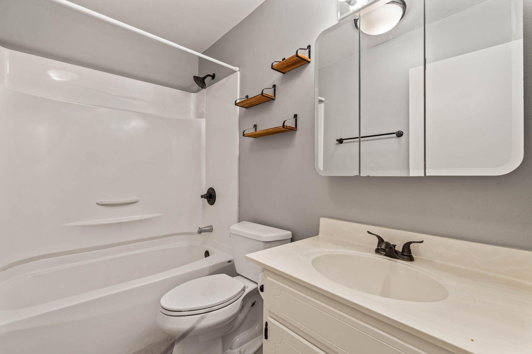 4253 W Rivers Edge Cir 10