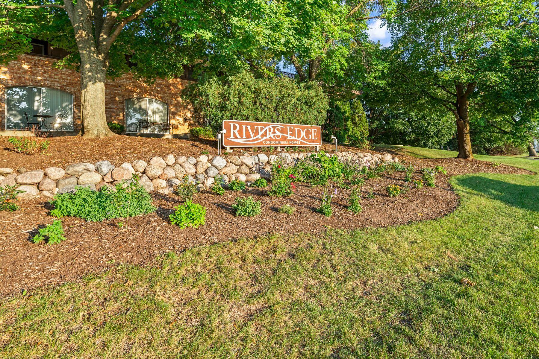 4253 W Rivers Edge Cir 10