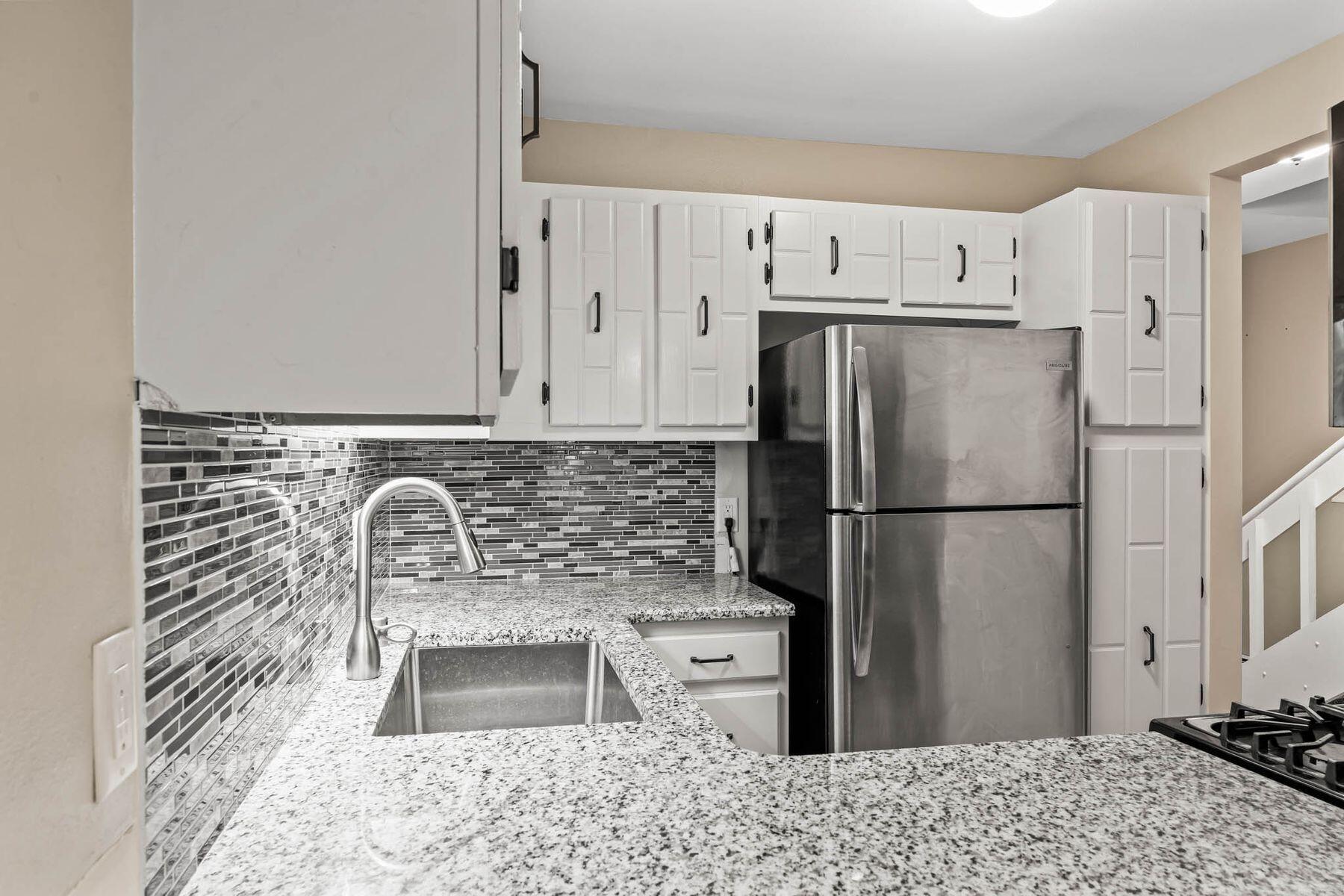 4253 W Rivers Edge Cir 10