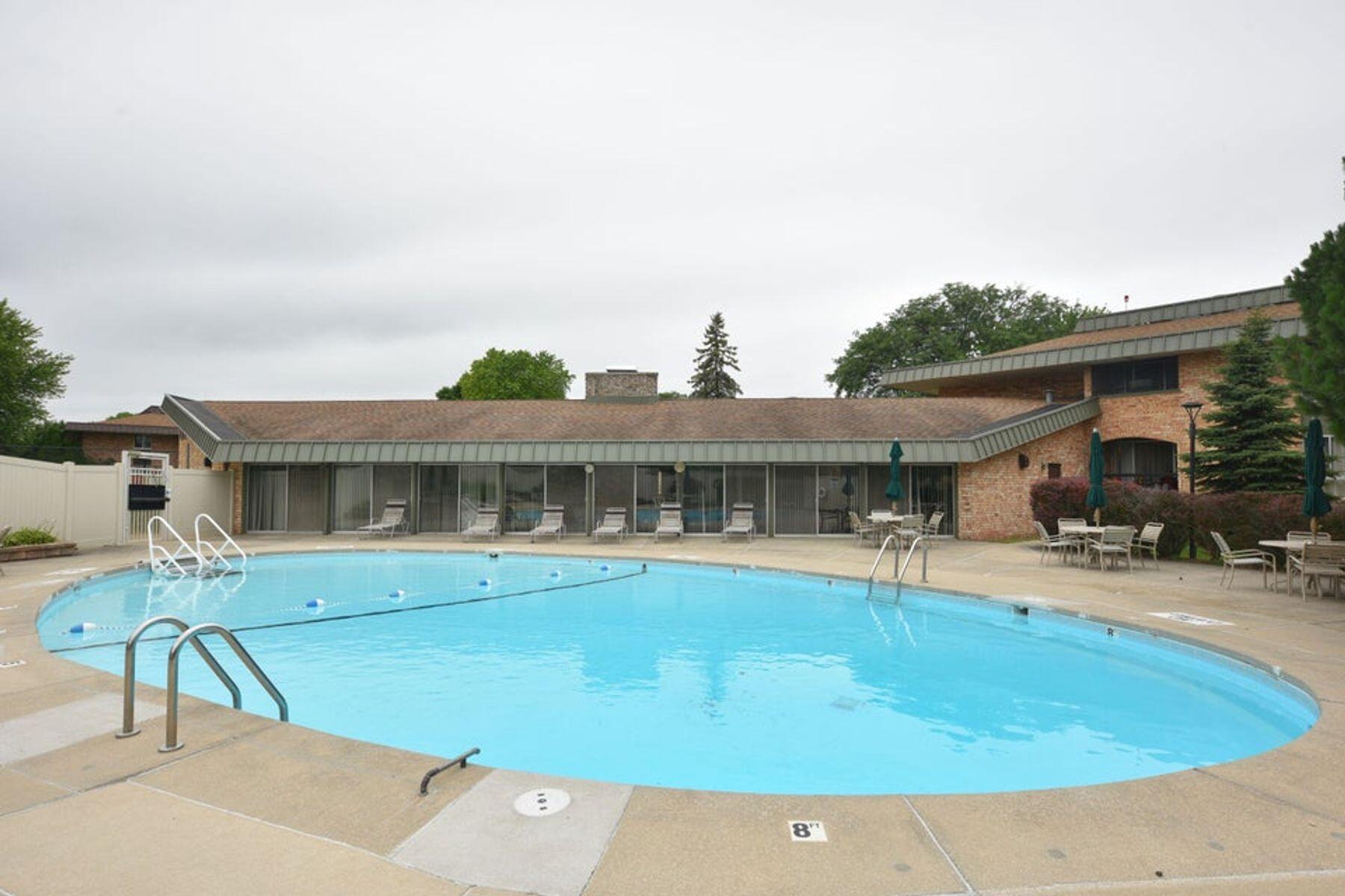 4253 W Rivers Edge Cir 10