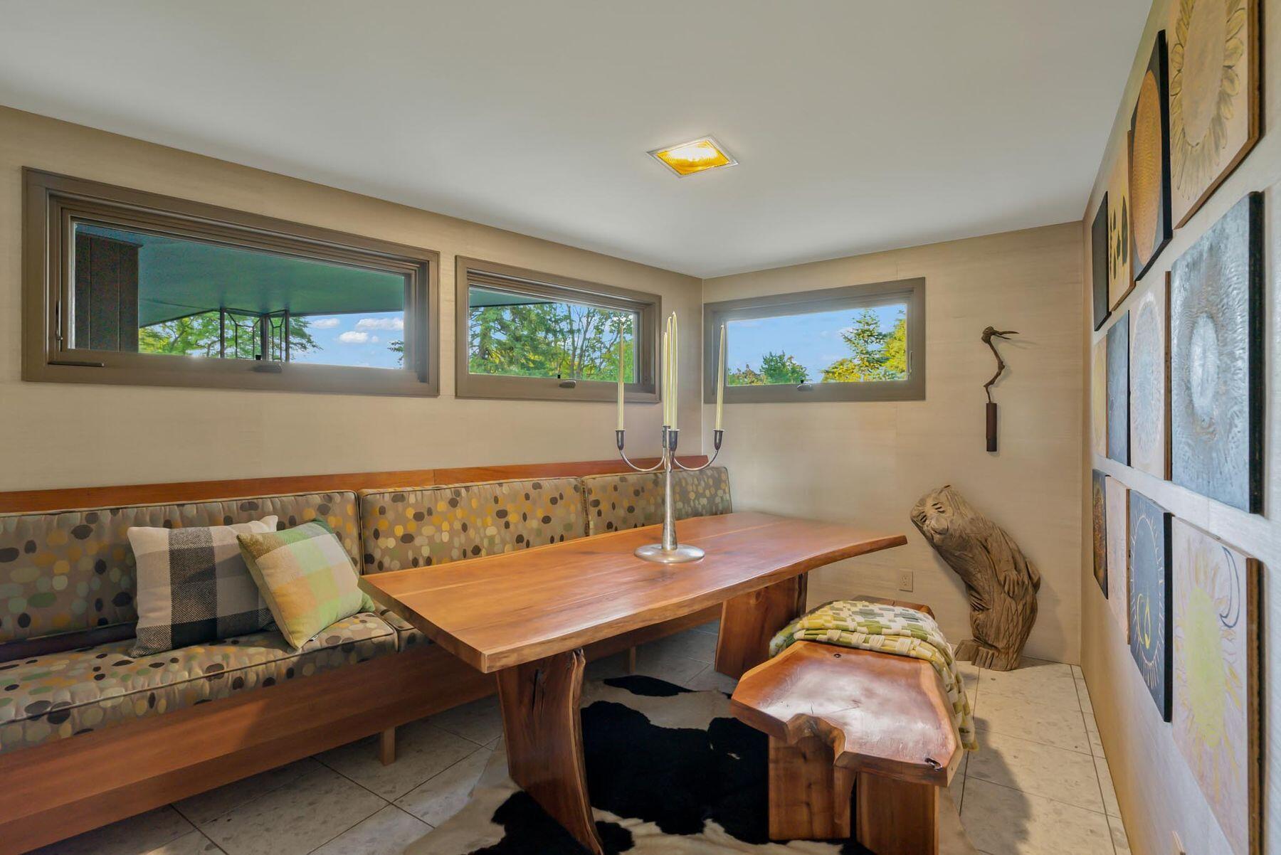 686 Riverview Dr