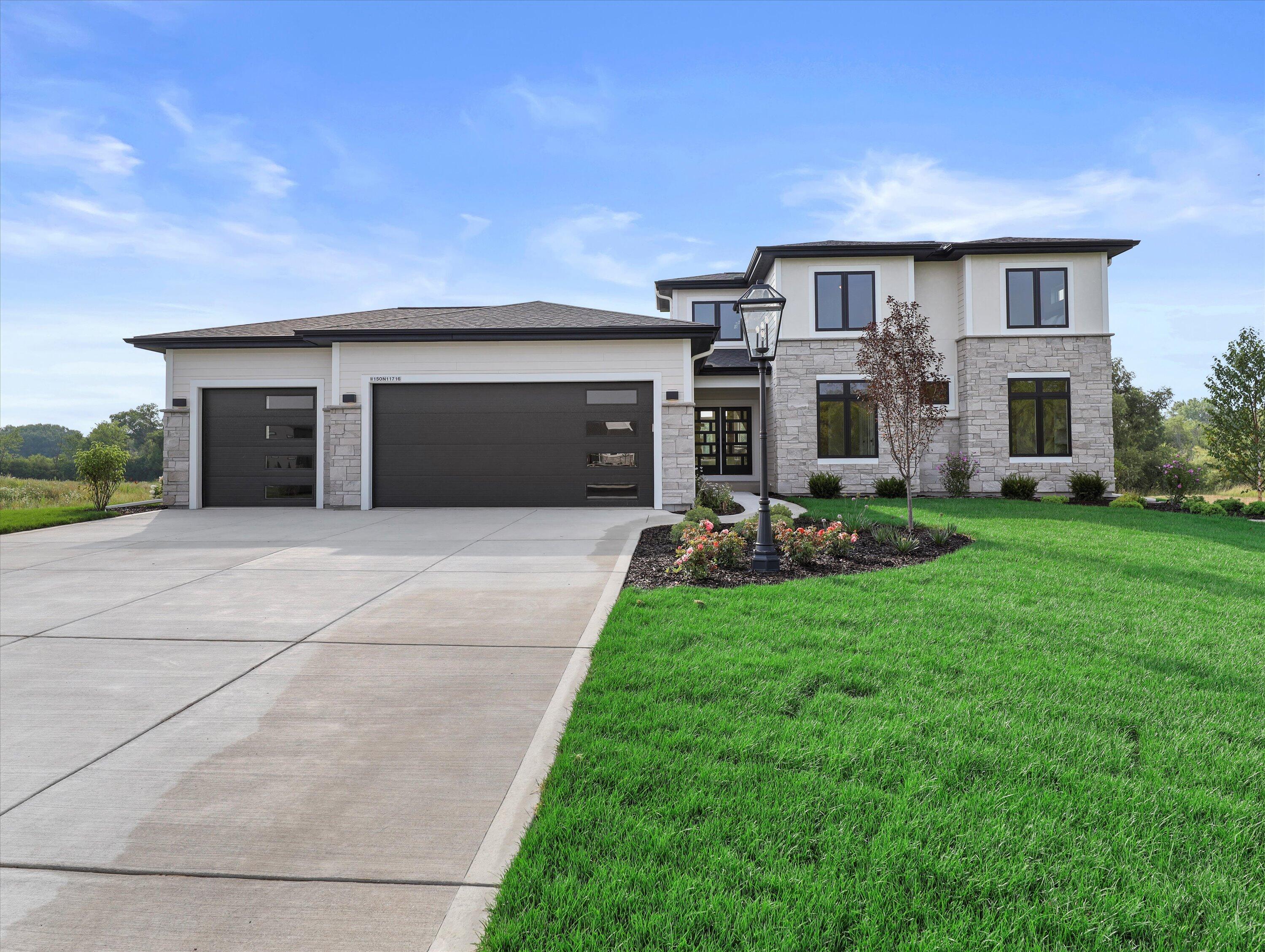 W150N11716 Mistletoe Ct