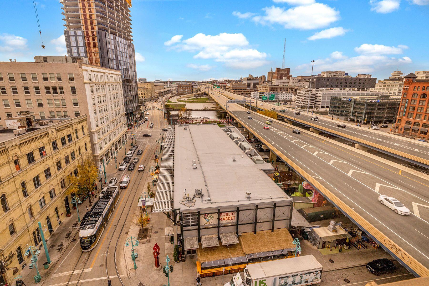 400 N Broadway - 903