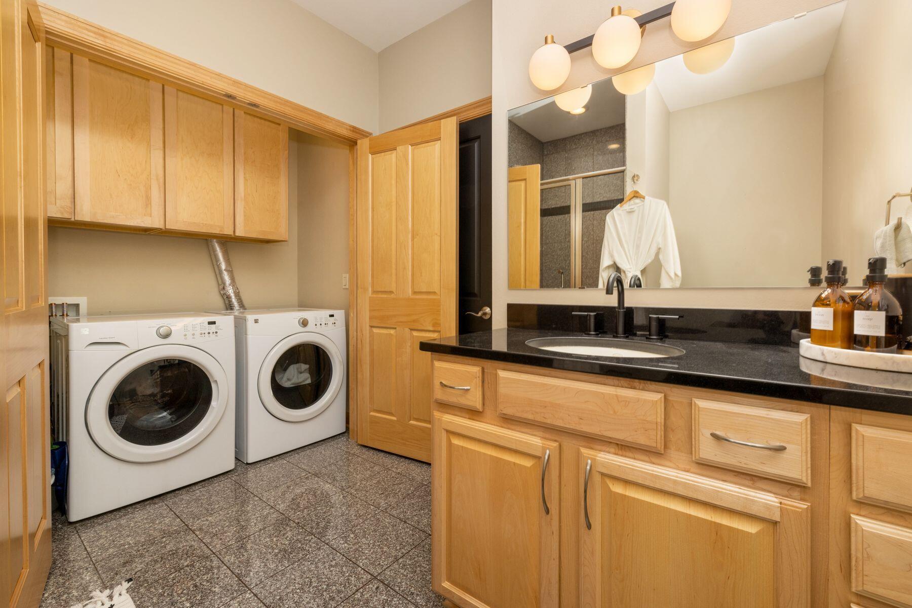 400 N Broadway - 903