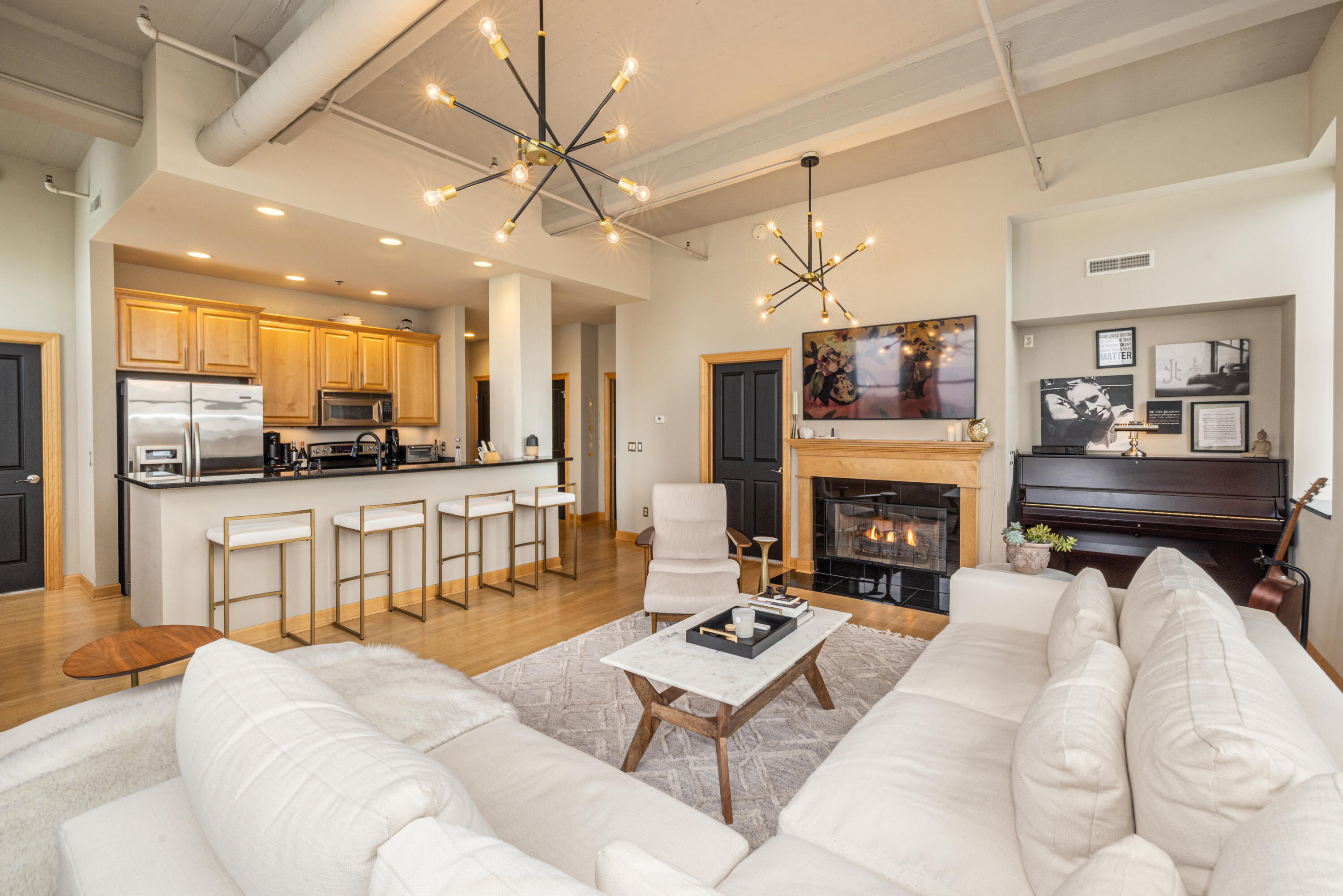 400 N Broadway - 903
