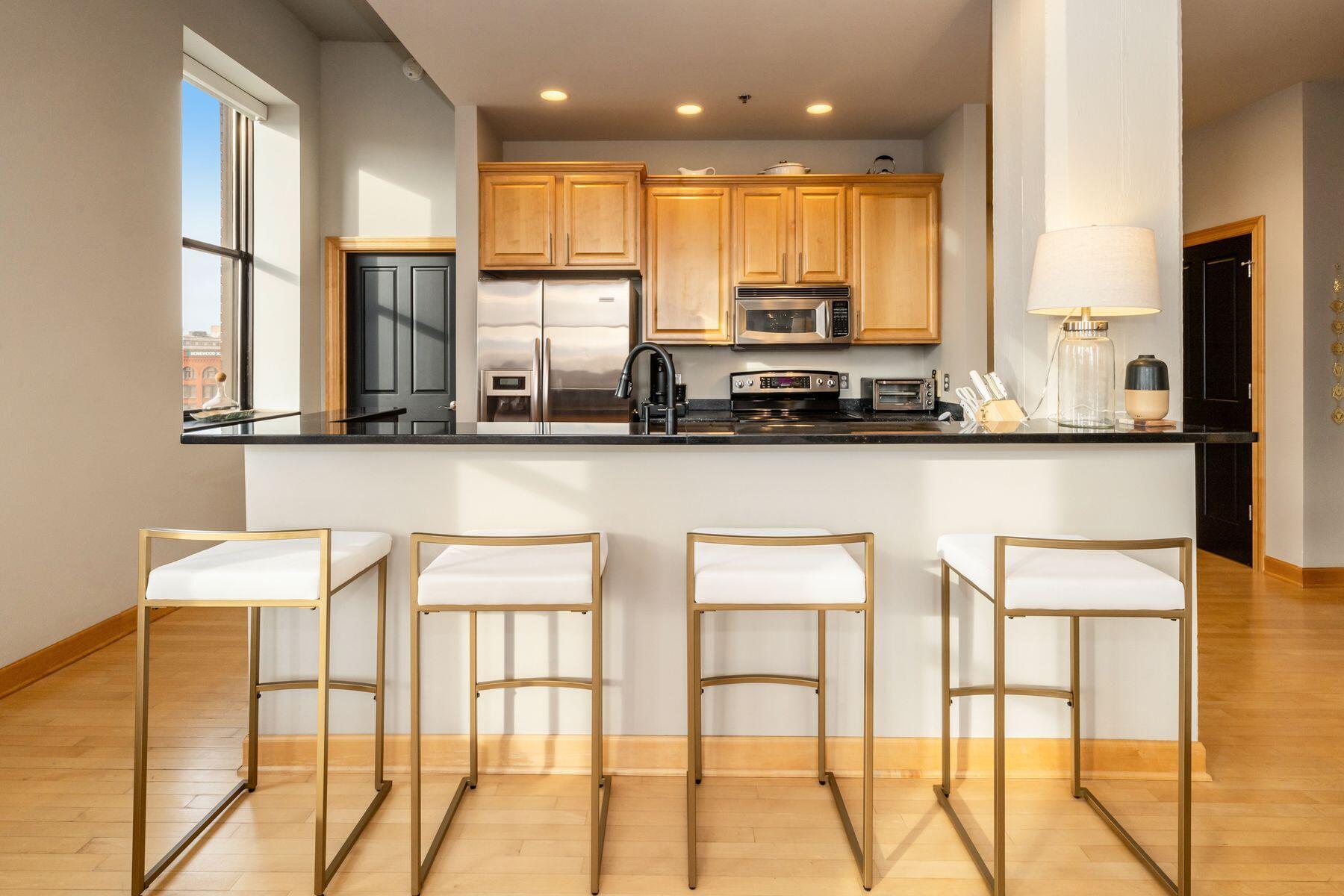 400 N Broadway - 903