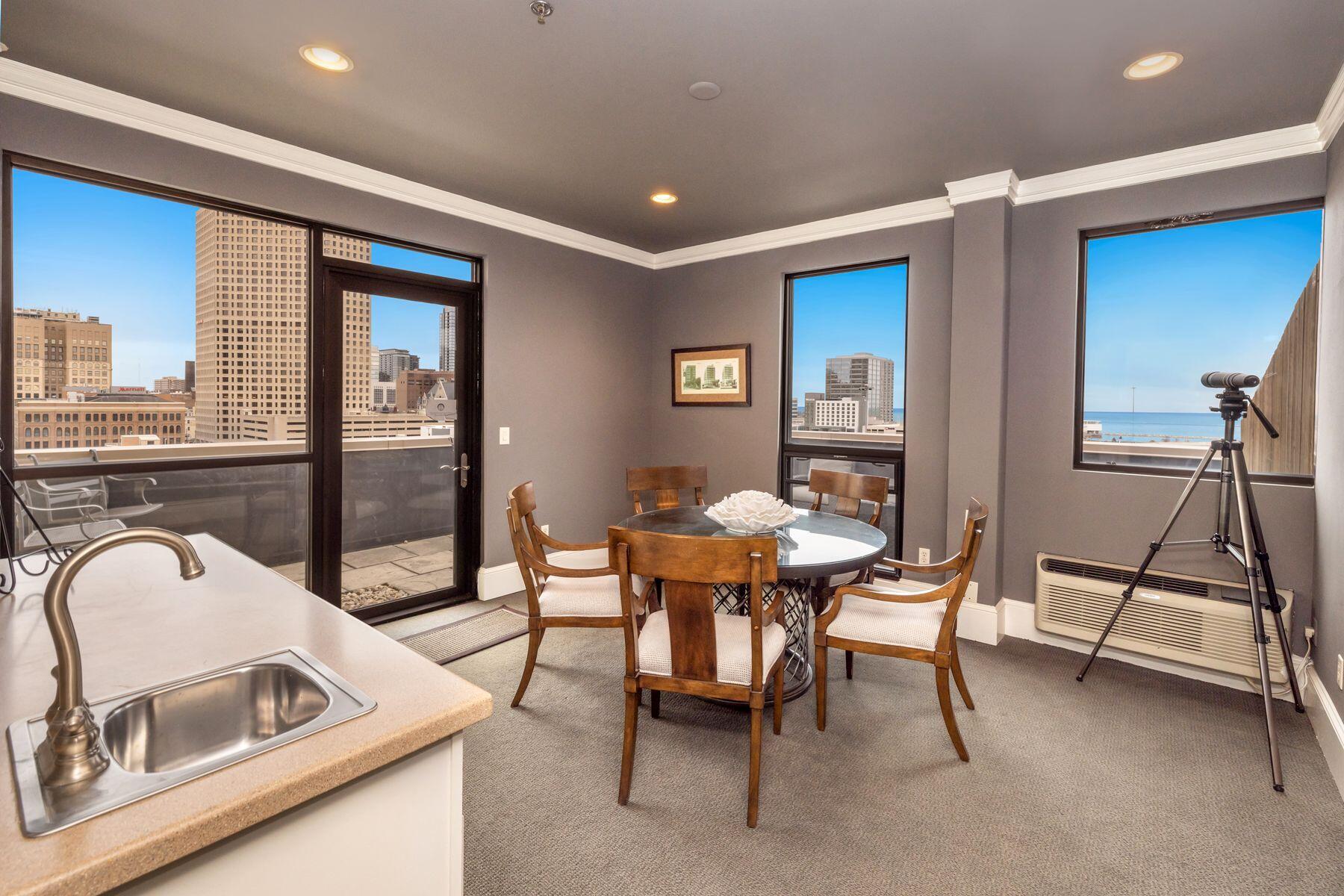 400 N Broadway - 903