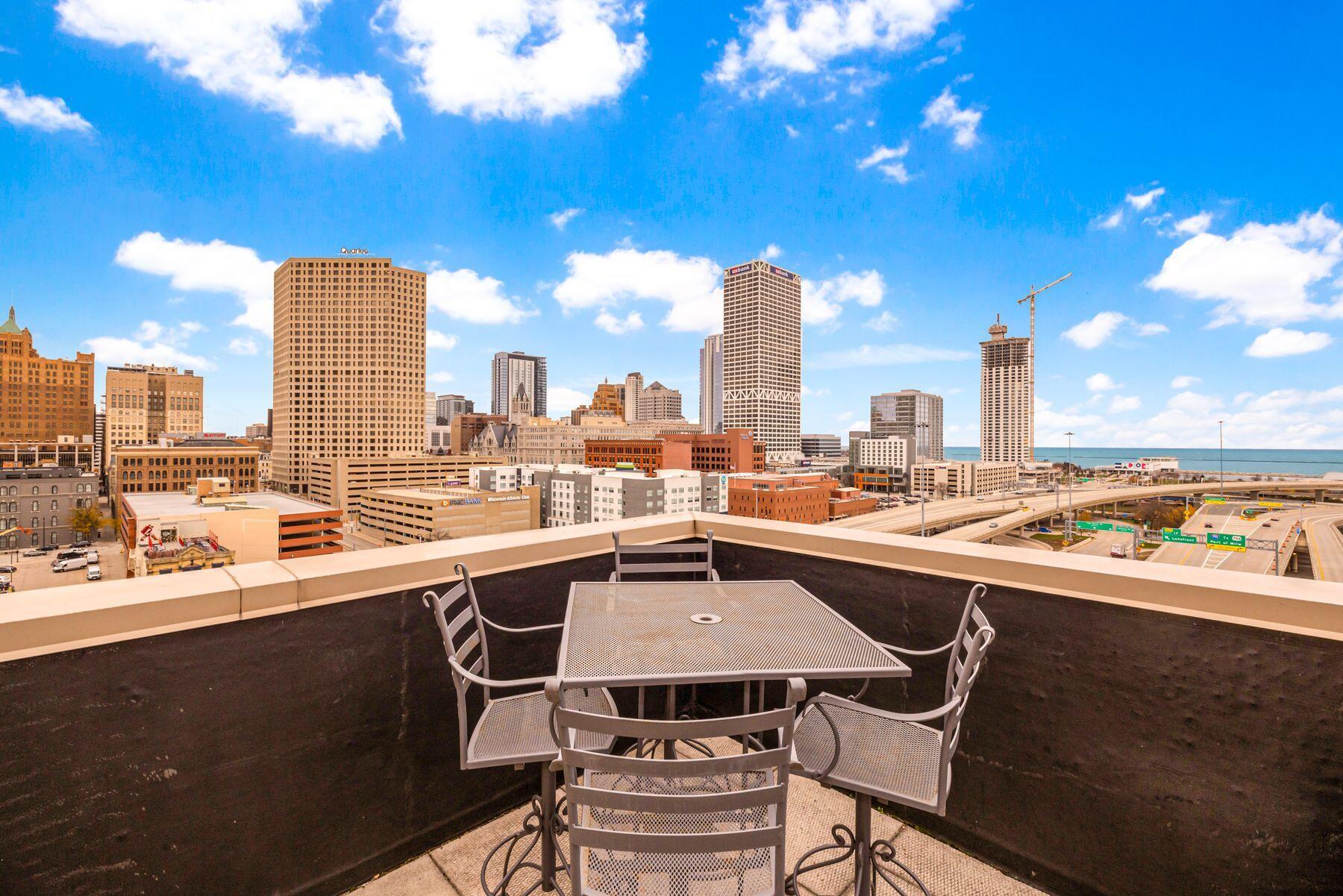 400 N Broadway - 903