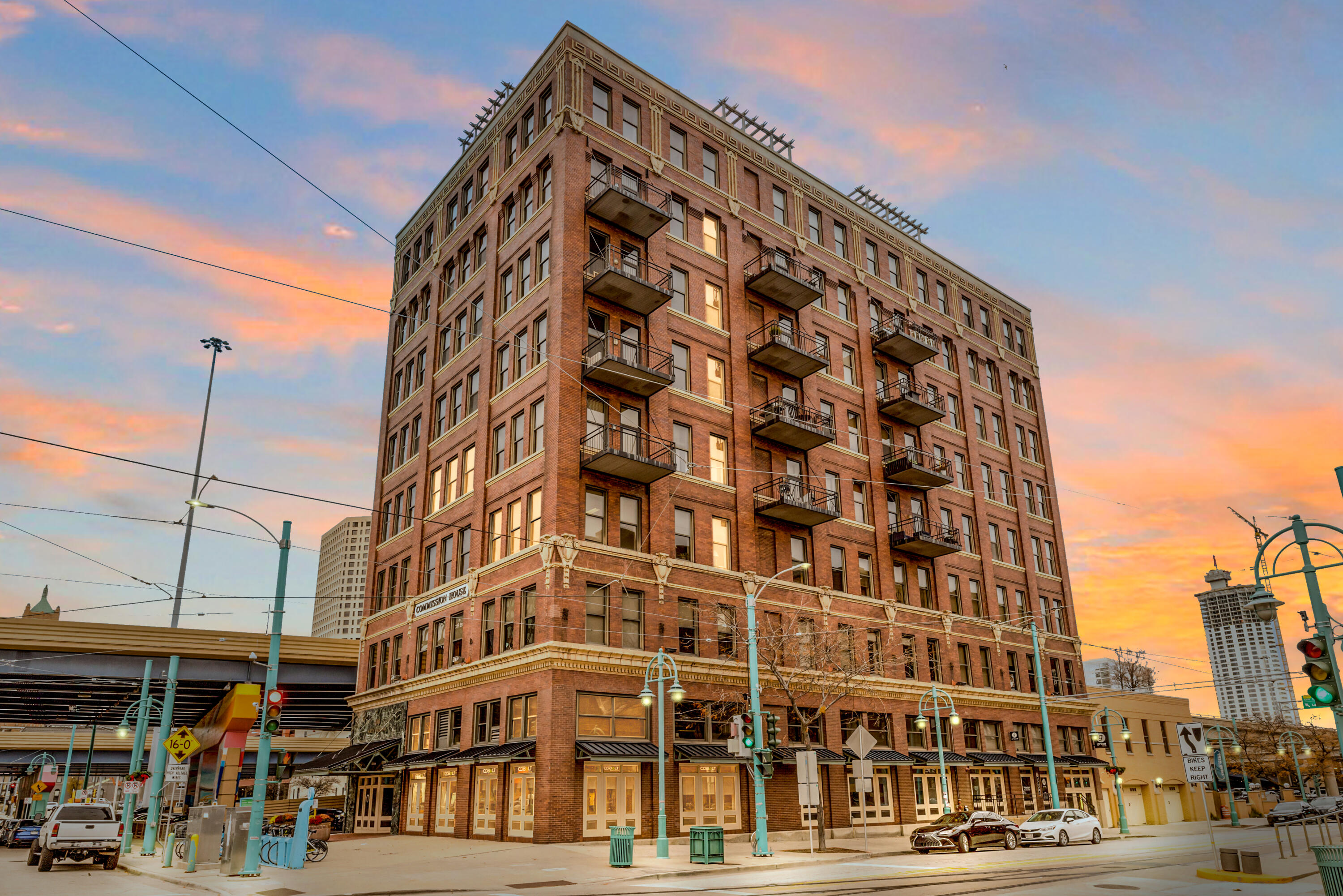400 N Broadway - 903