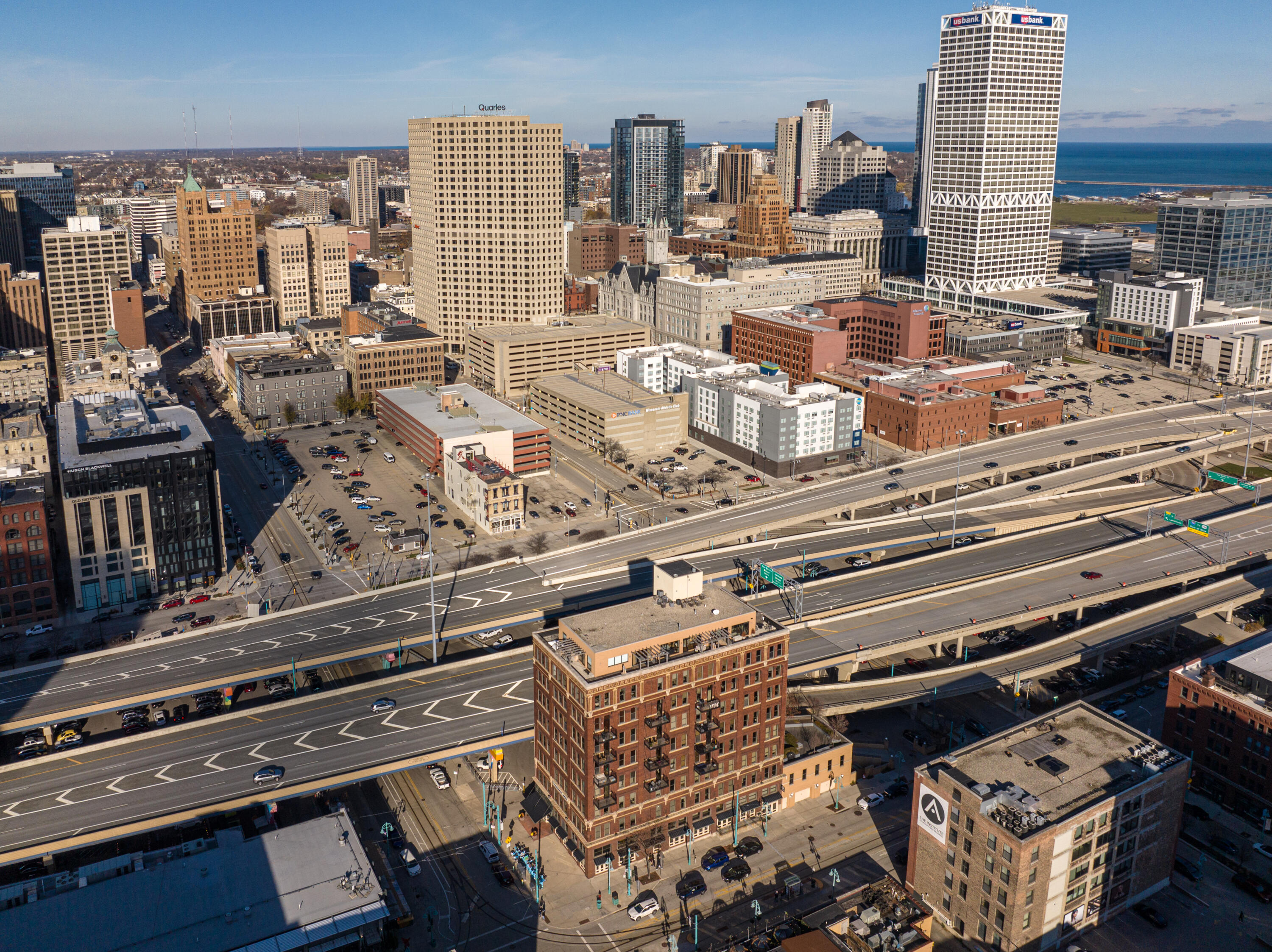 400 N Broadway - 903