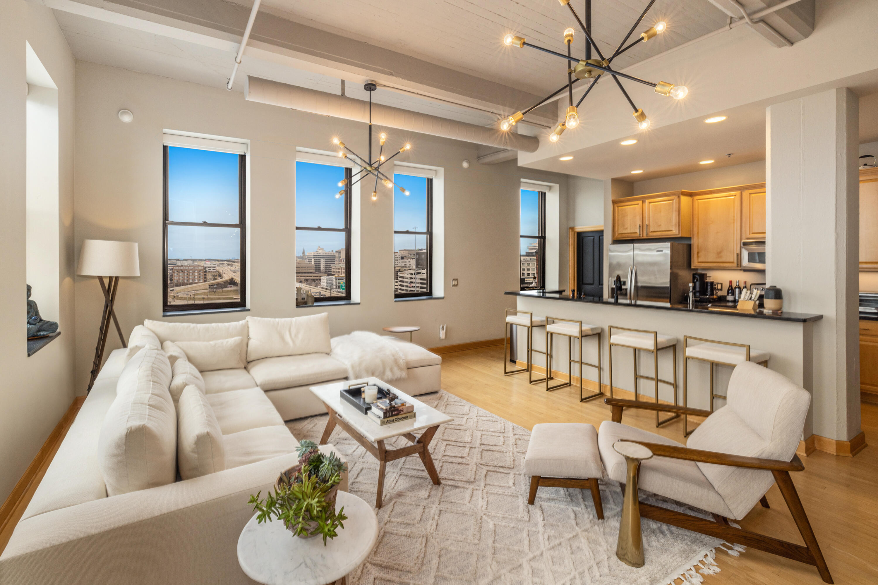 400 N Broadway - 903