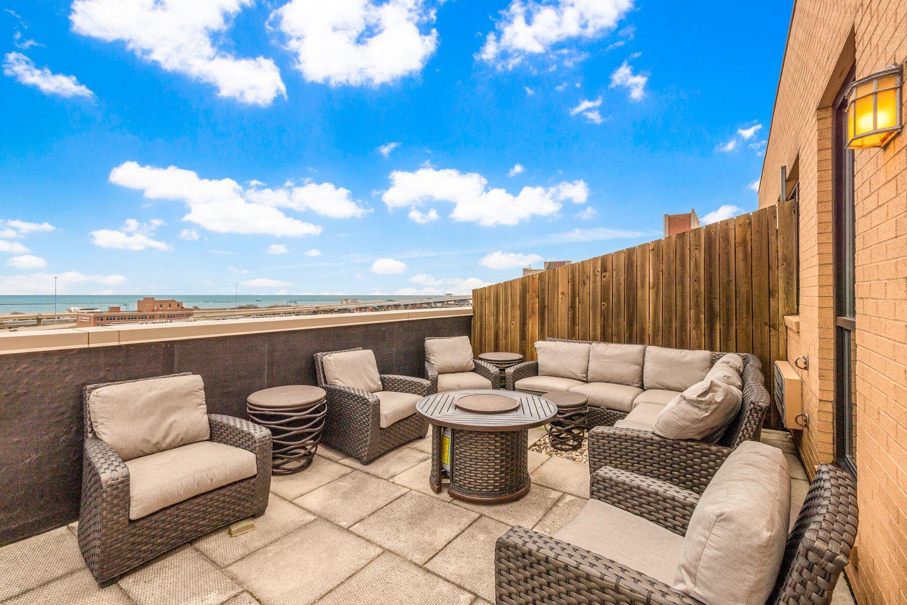400 N Broadway - 903