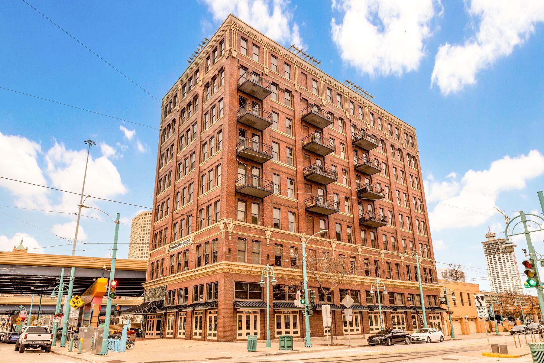 400 N Broadway - 903