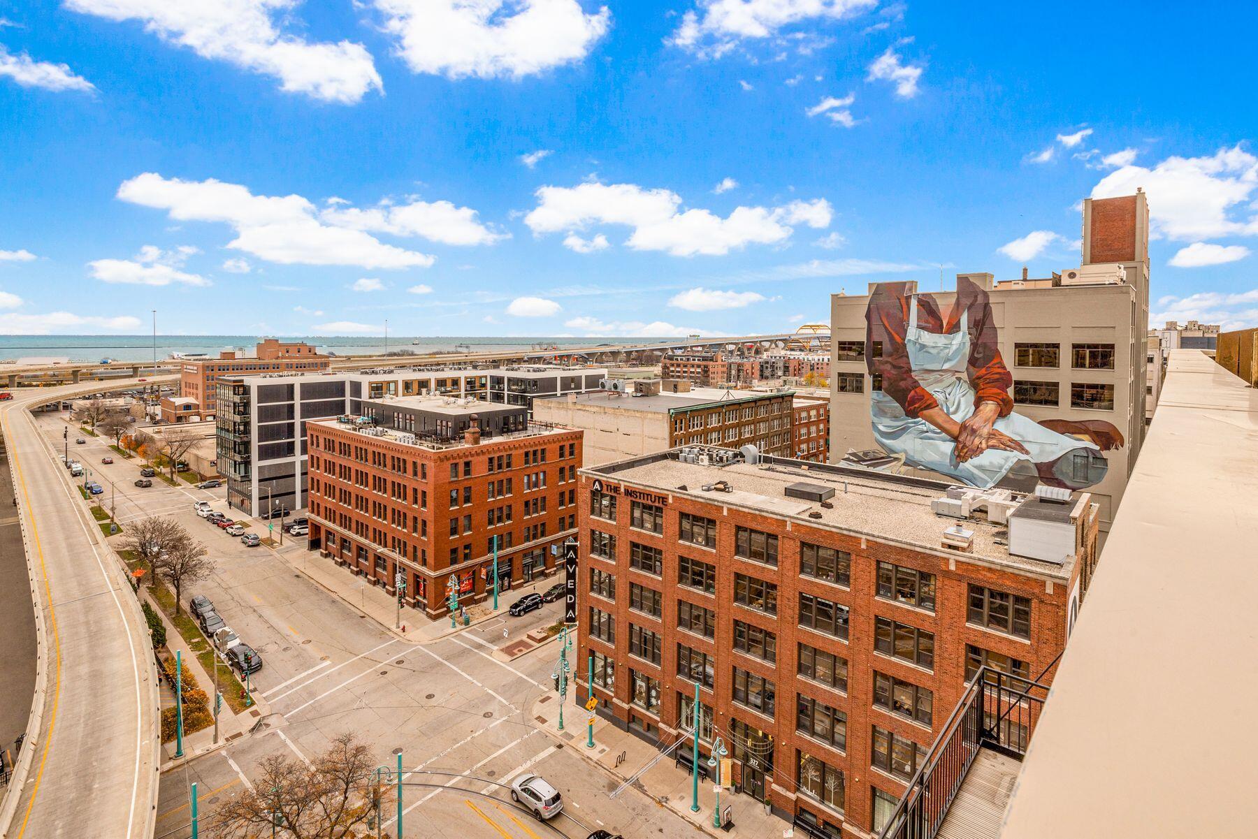 400 N Broadway - 903