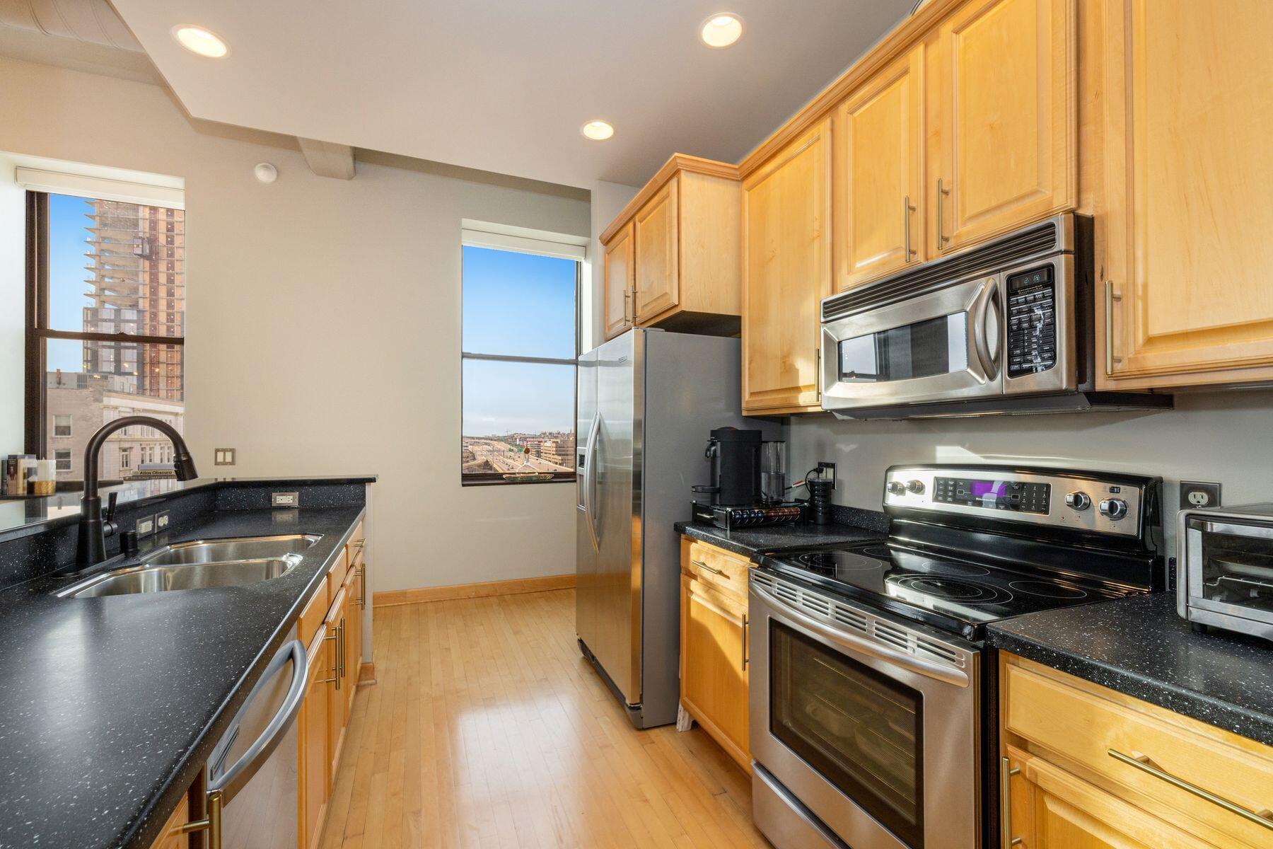 400 N Broadway - 903