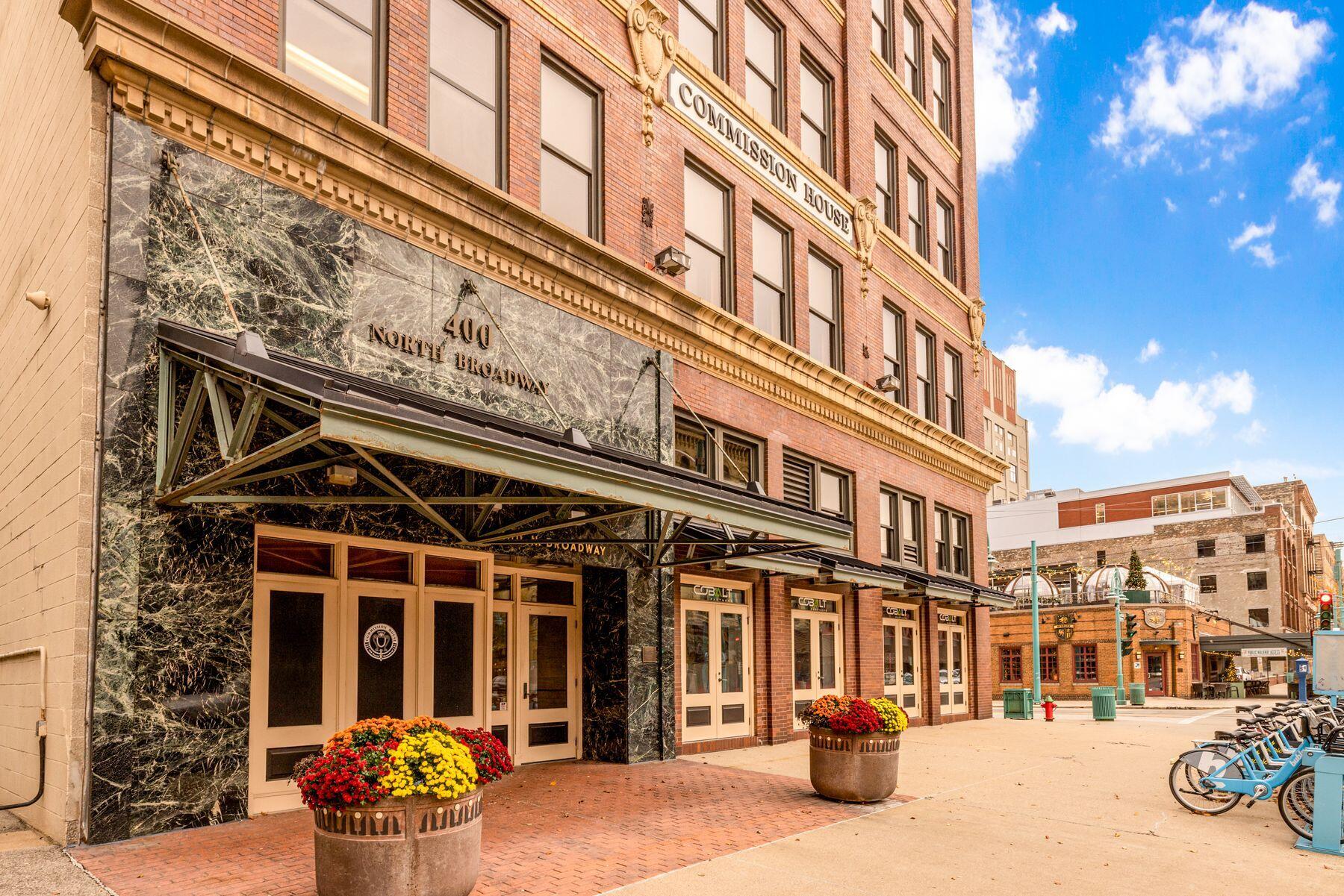 400 N Broadway - 903