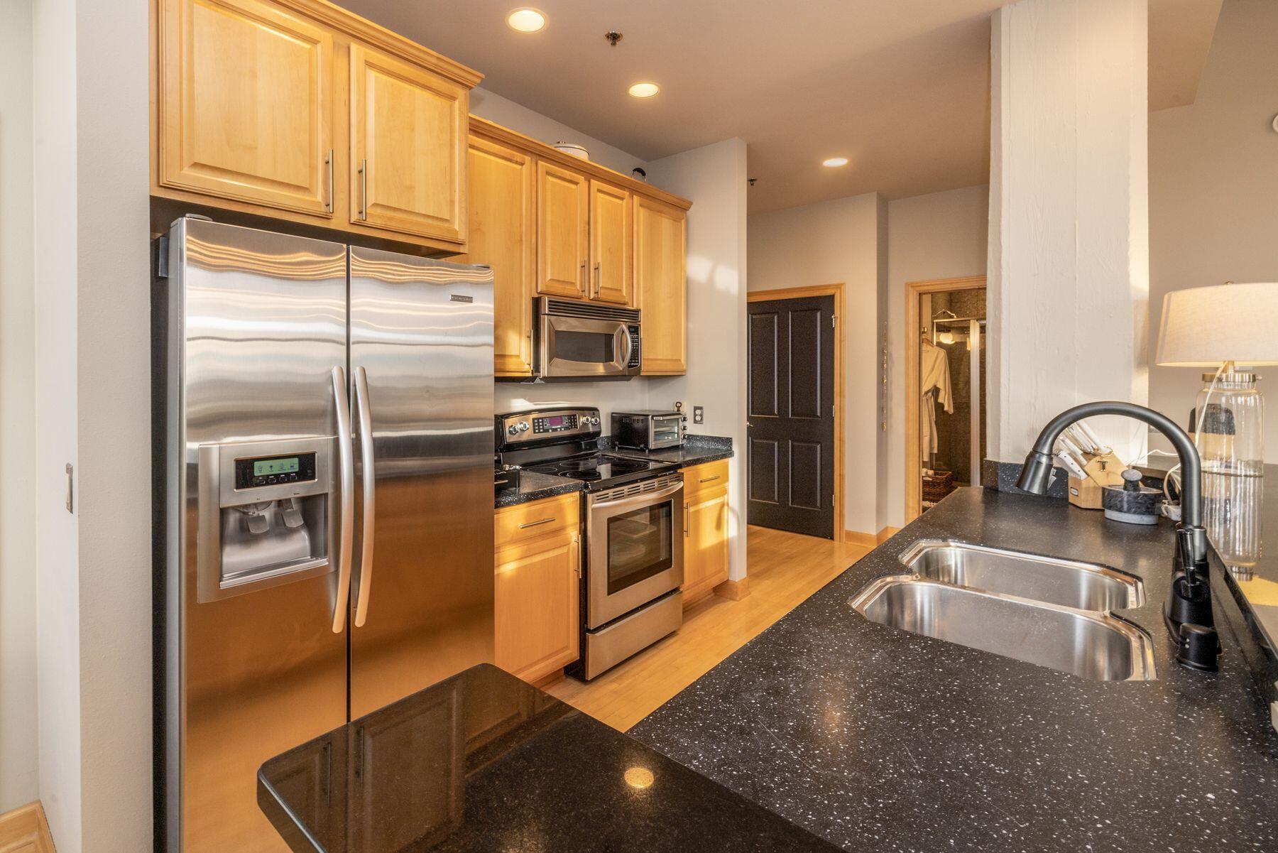 400 N Broadway - 903