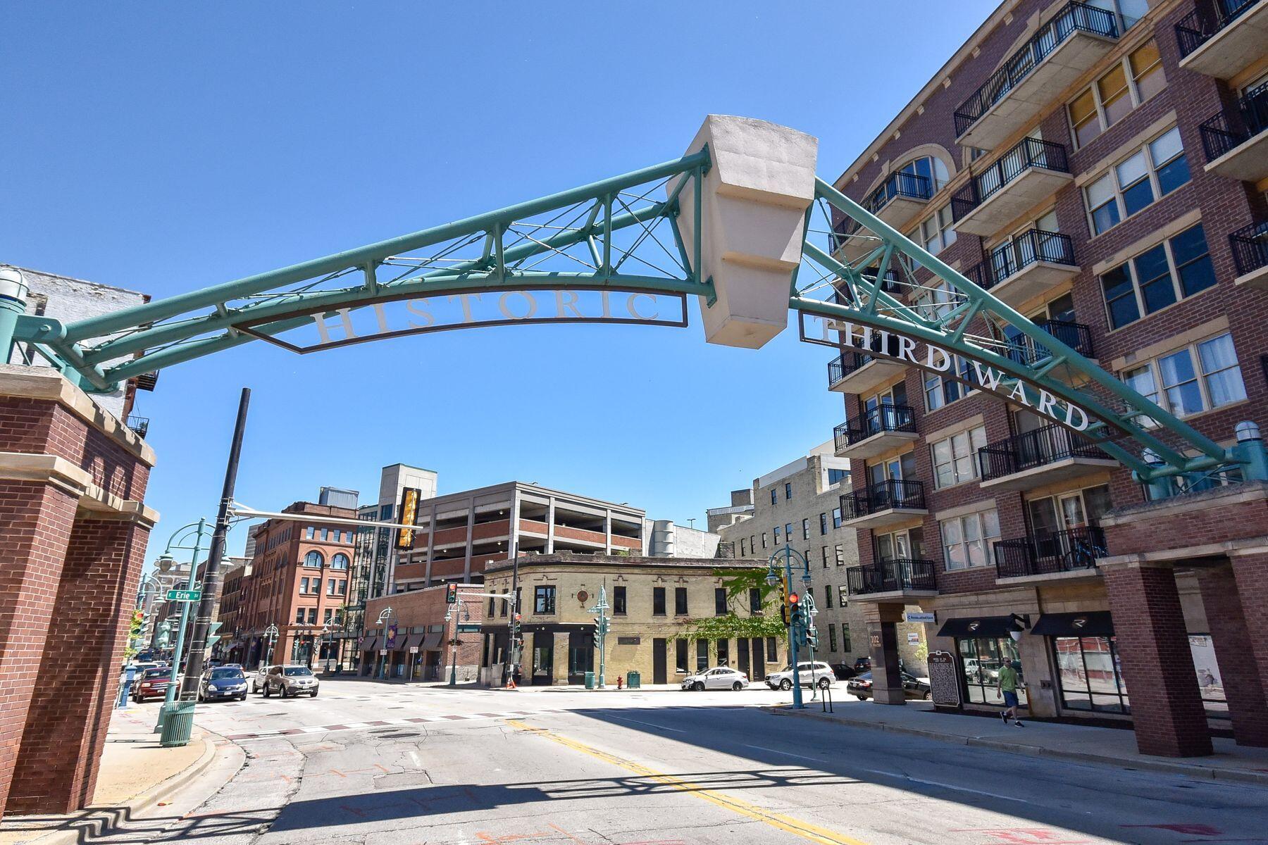 400 N Broadway - 903