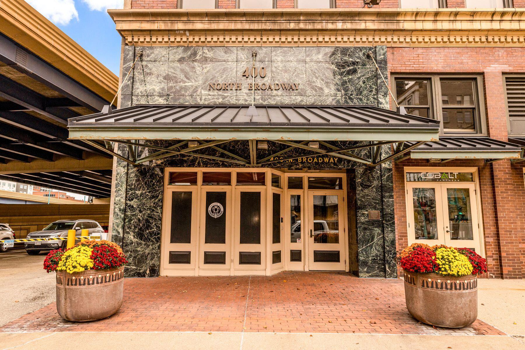 400 N Broadway - 903