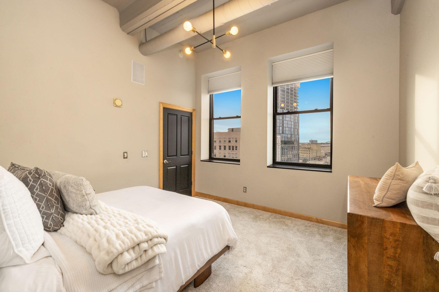 400 N Broadway - 903