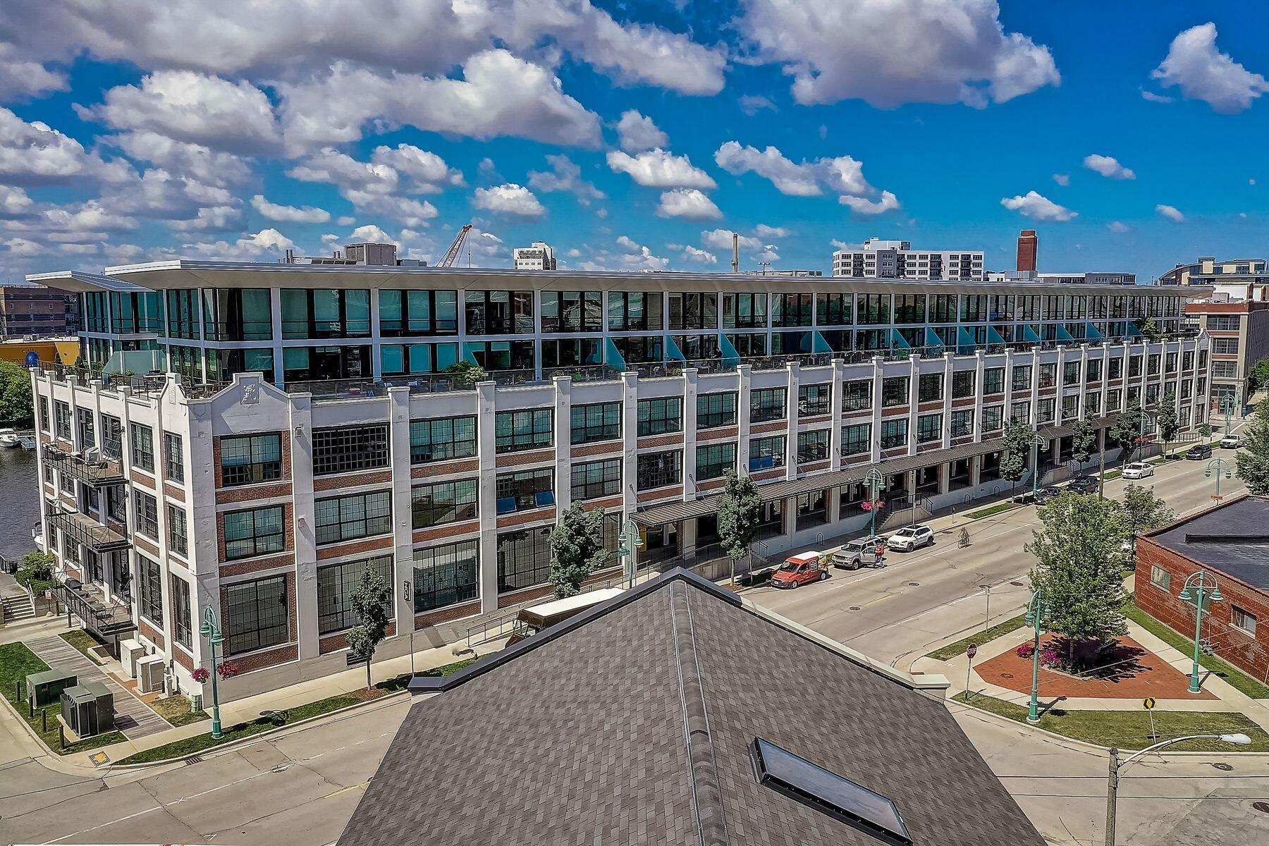 311 E Erie St 204