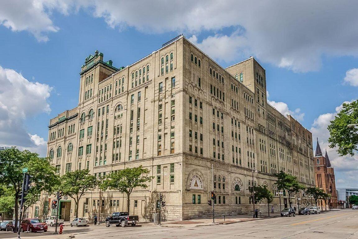 270 E Highland Ave 1244