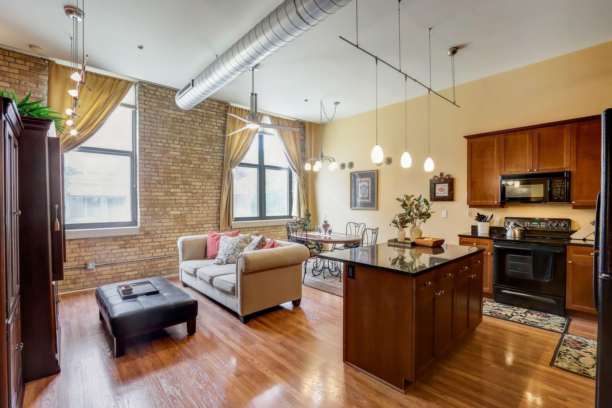 1924 N Hubbard St 202