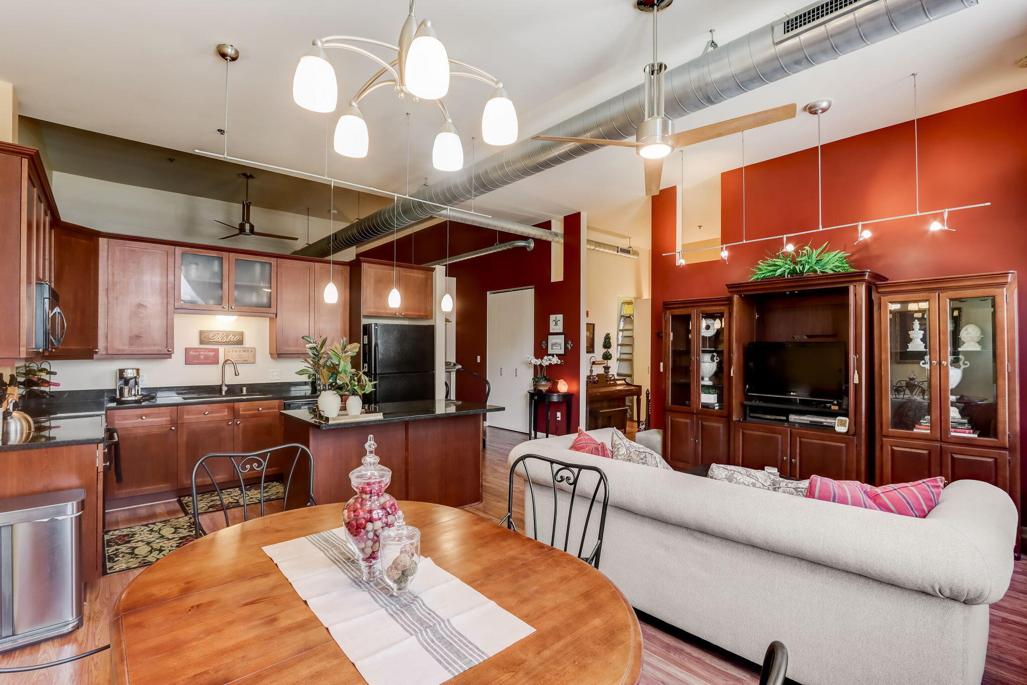 1924 N Hubbard St 202