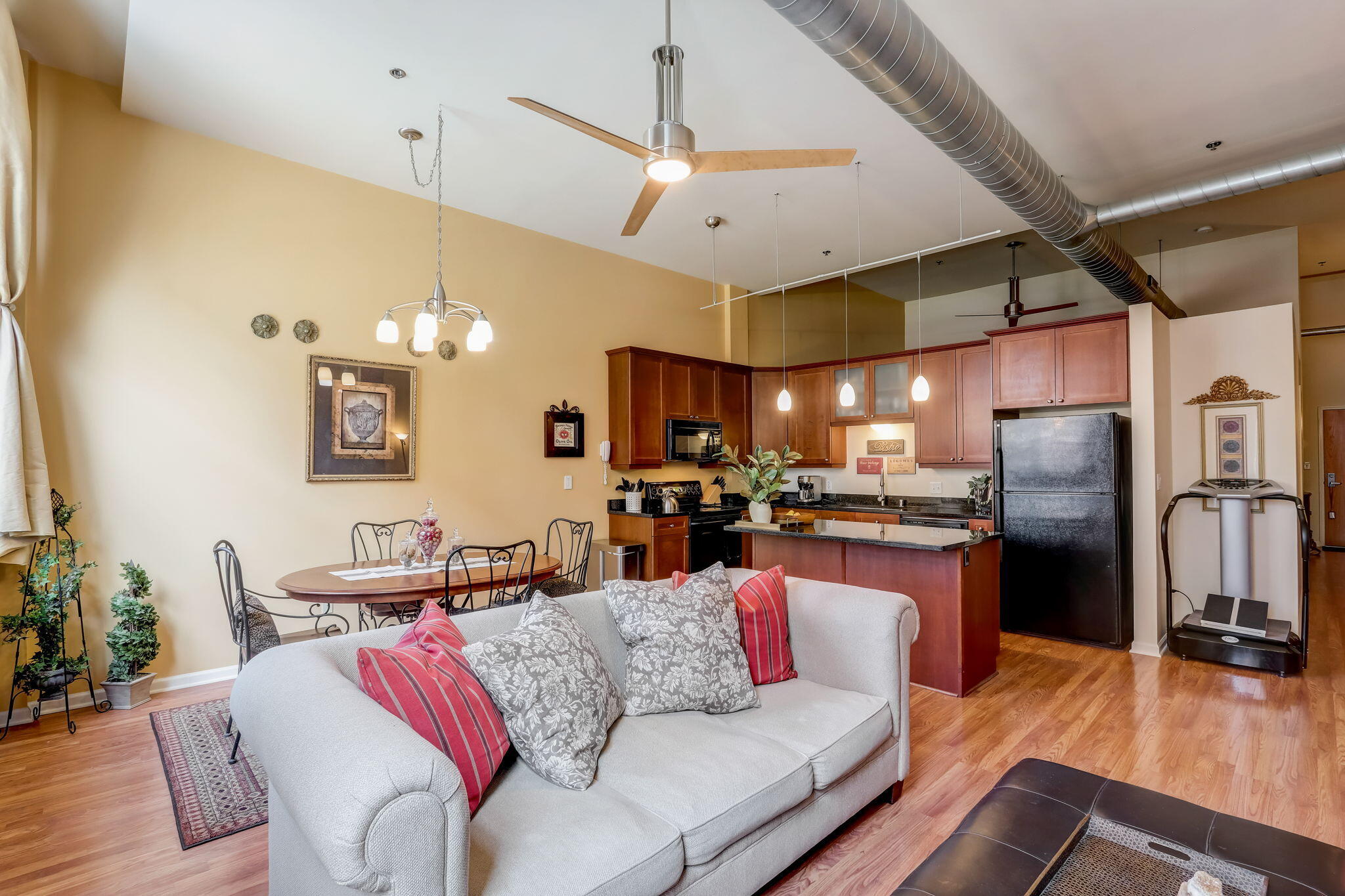 1924 N Hubbard St 202