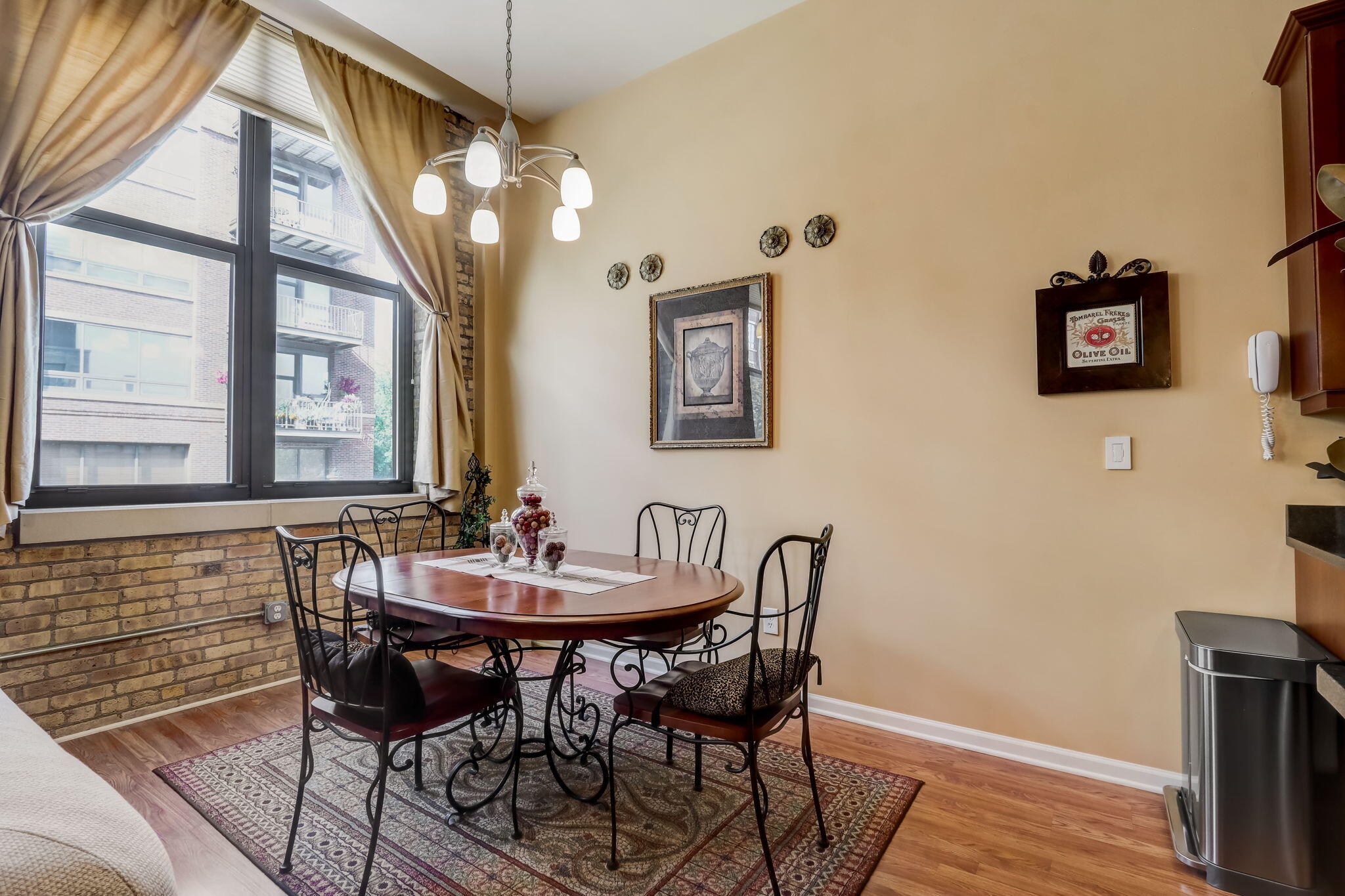 1924 N Hubbard St 202