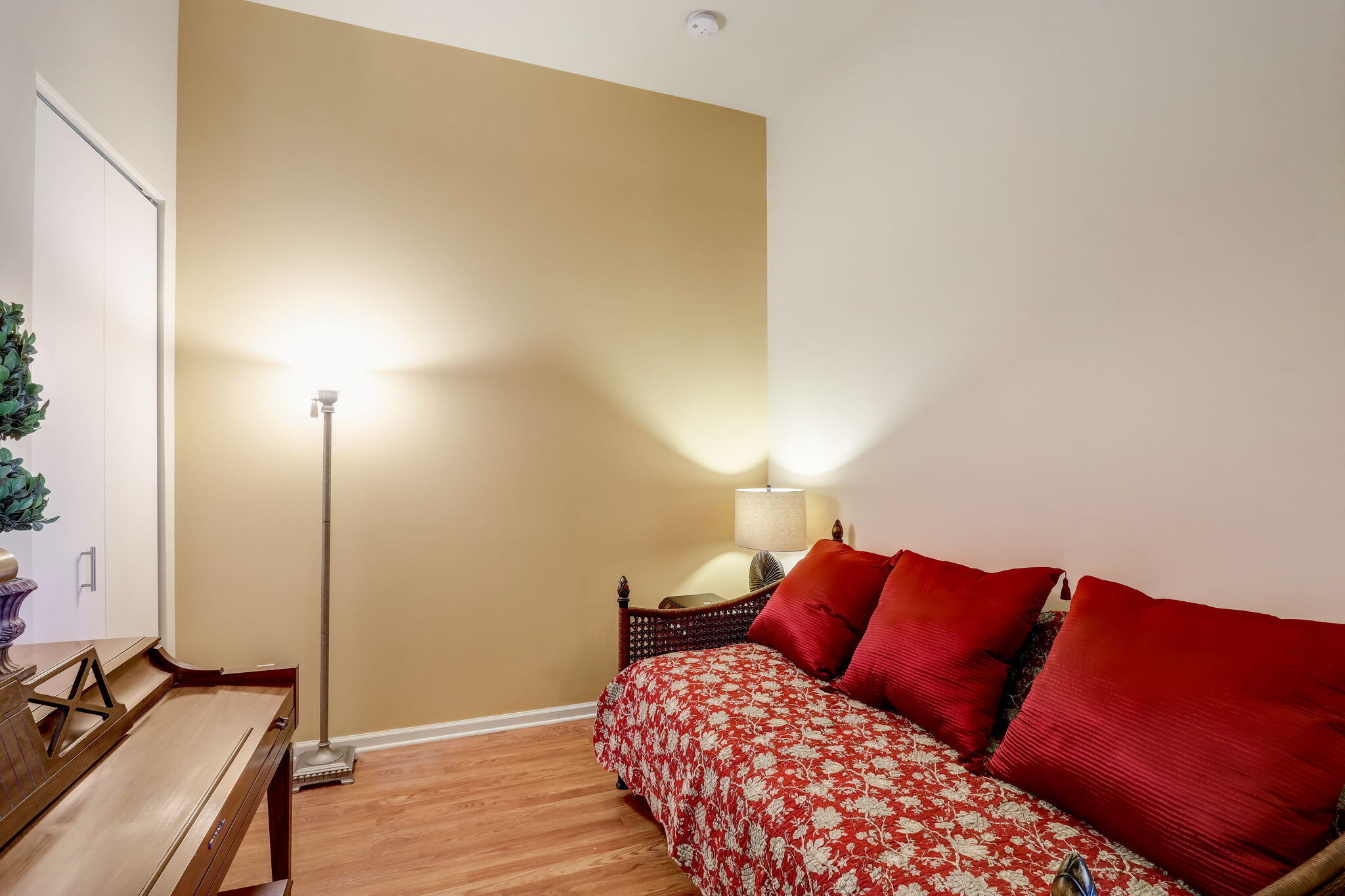 1924 N Hubbard St 202