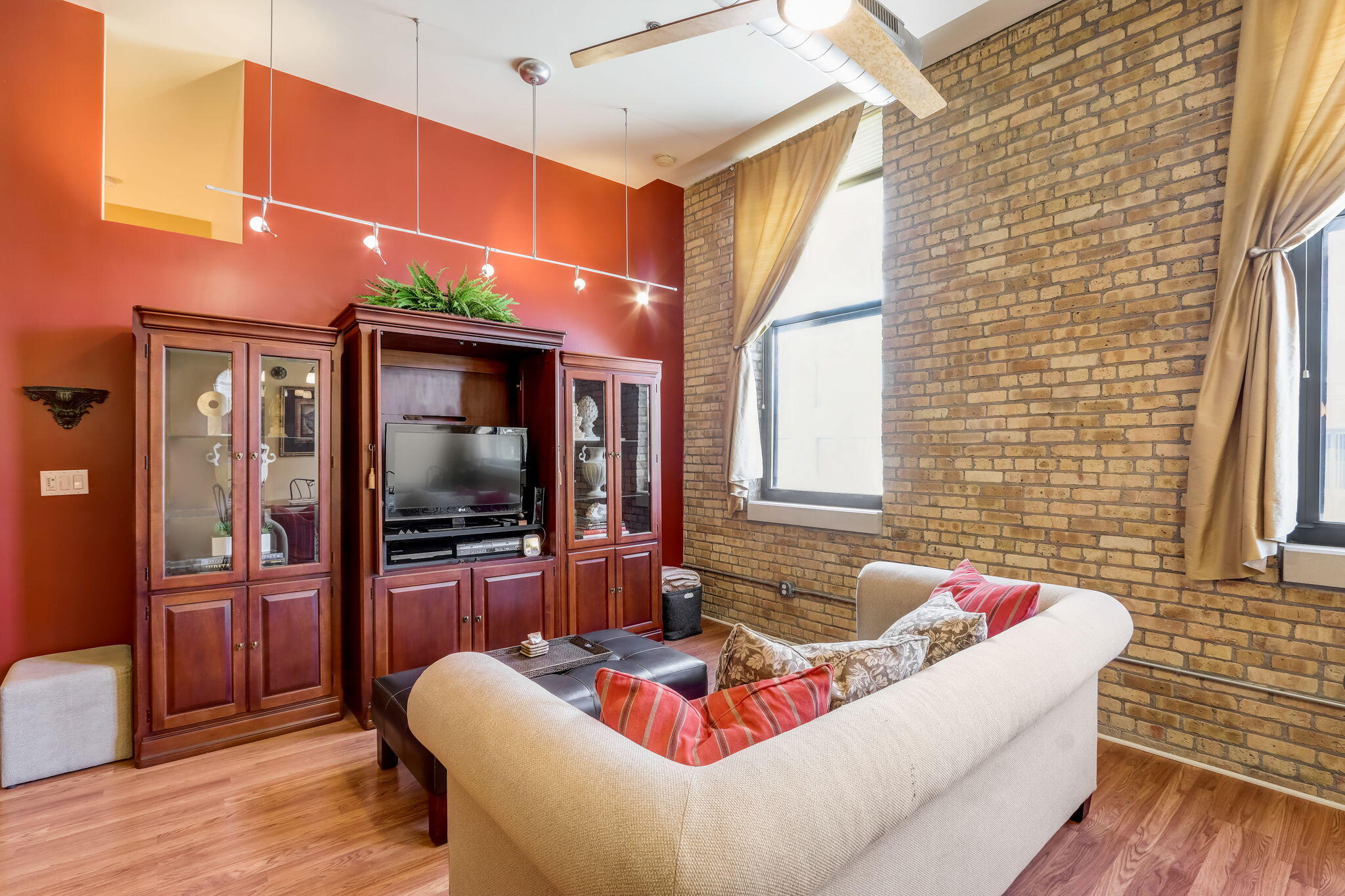 1924 N Hubbard St 202